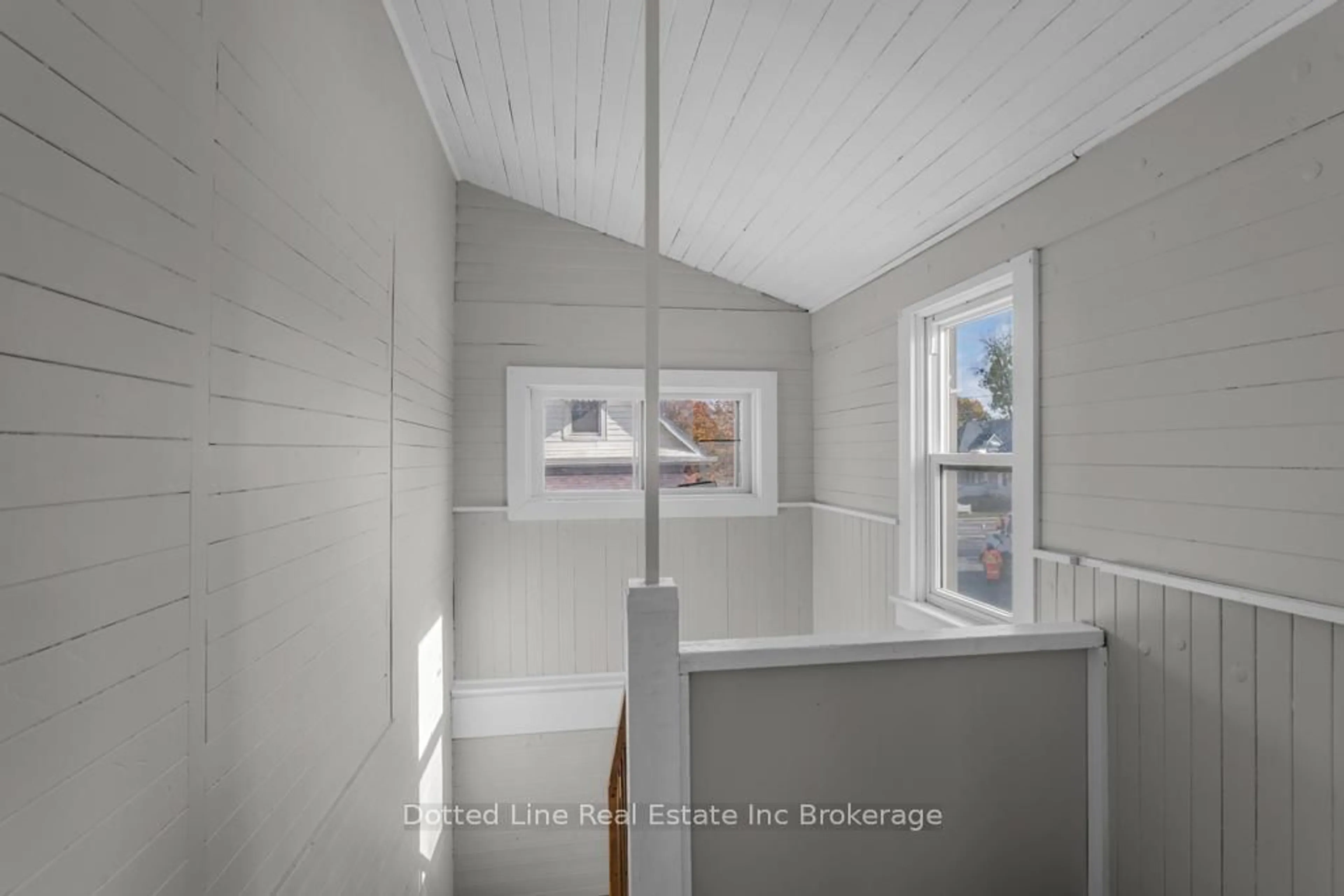 Standard bathroom, ceramic/tile floor for 64 Forest Ave, St. Thomas Ontario N5R 2J3