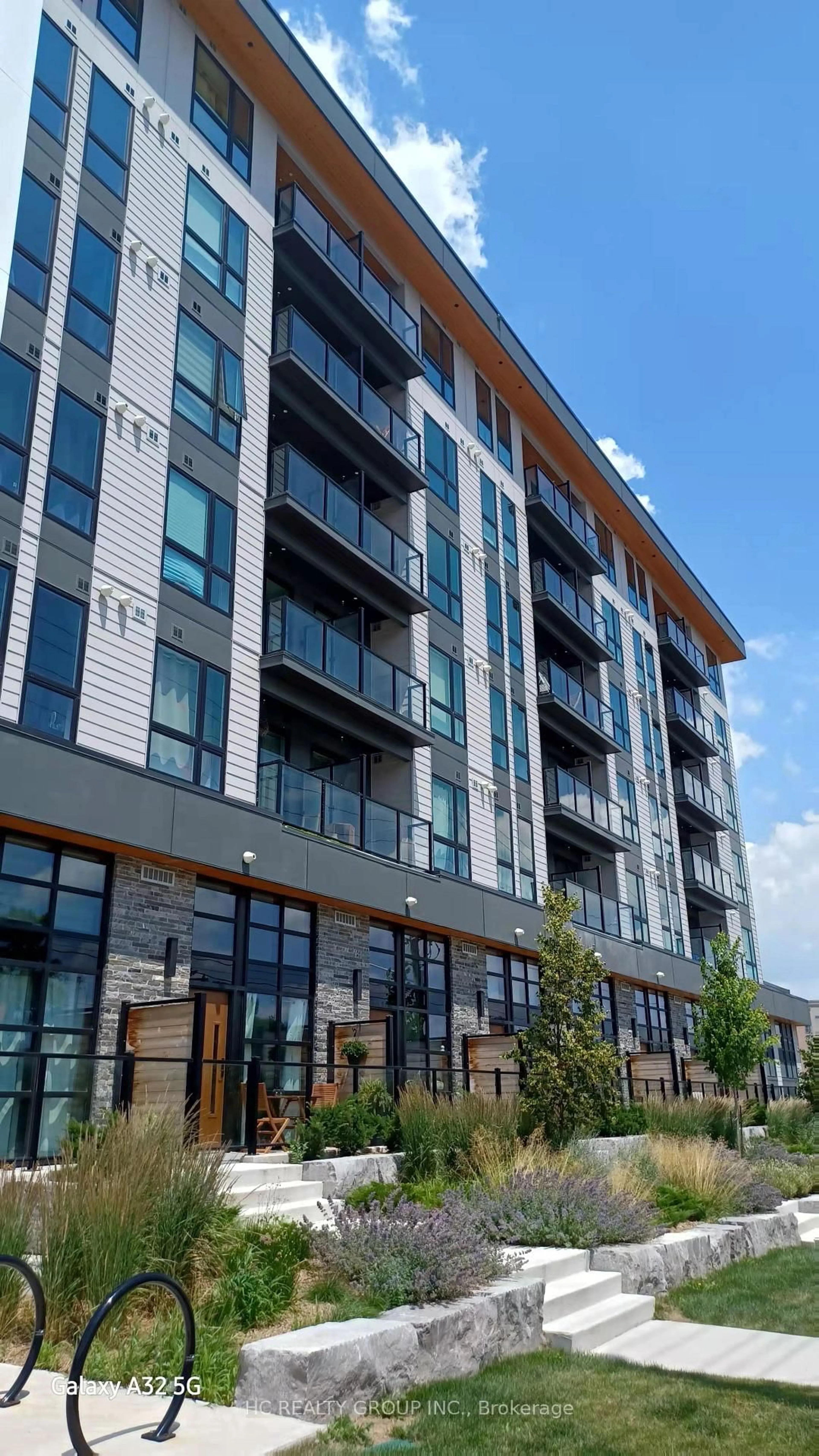 Home with vinyl exterior material, building for 312 ERB St #516, Waterloo Ontario N2L 1W3