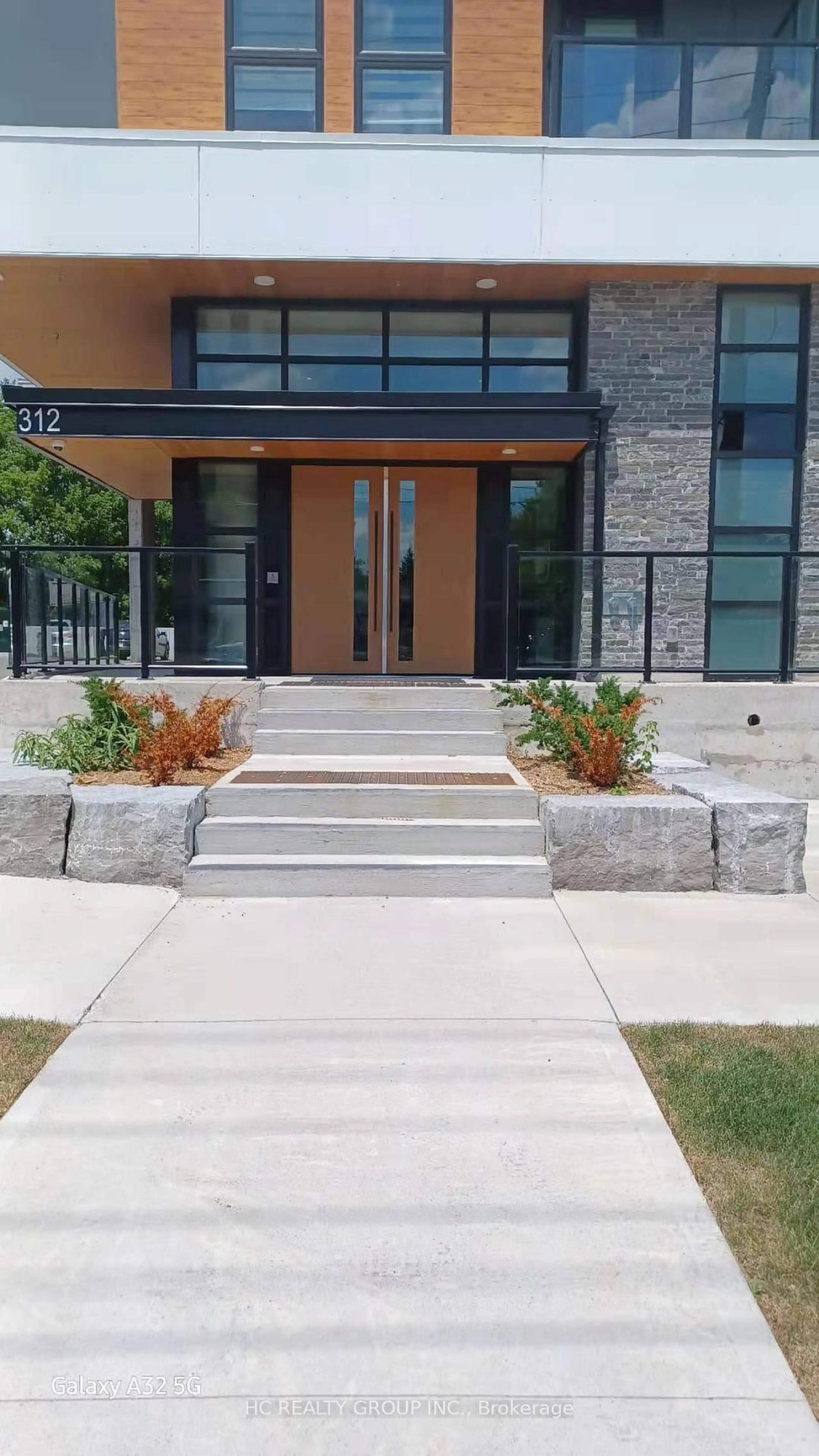 Unknown for 312 ERB St #516, Waterloo Ontario N2L 1W3