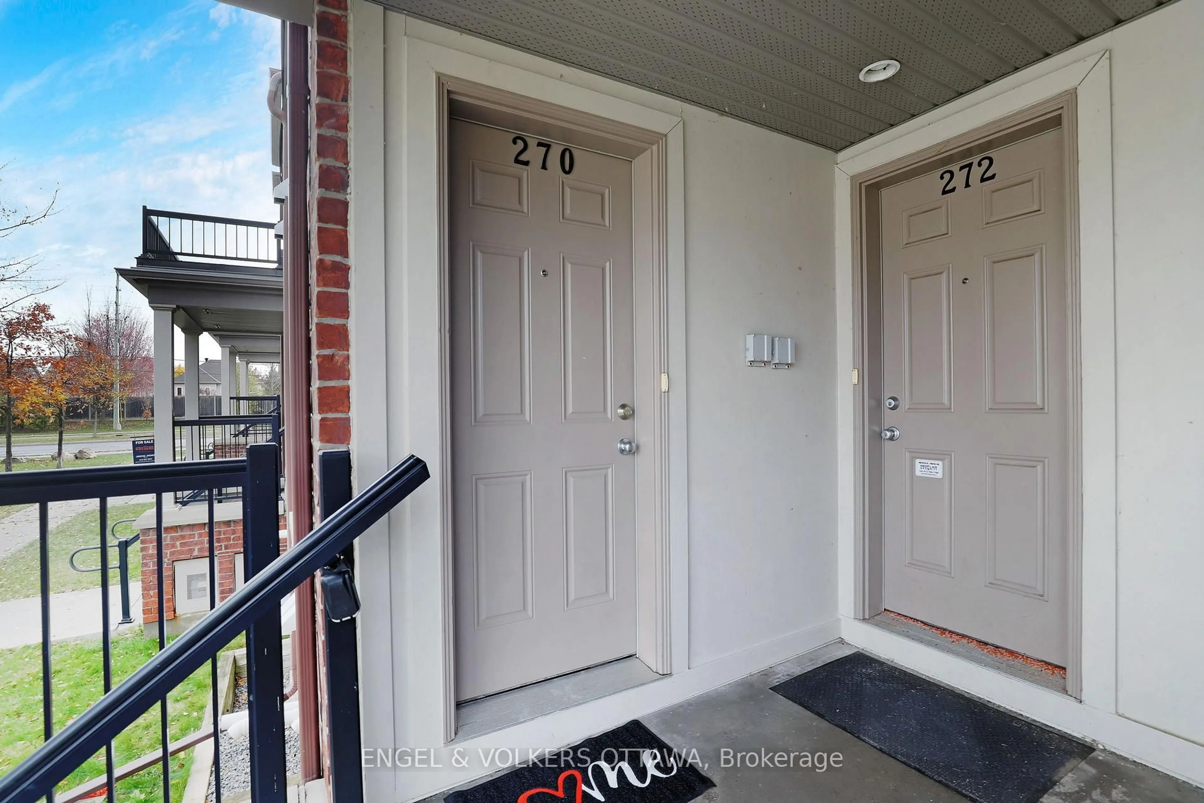 Indoor entryway for 270 Espin Hts, Ottawa Ontario K2J 0Y8