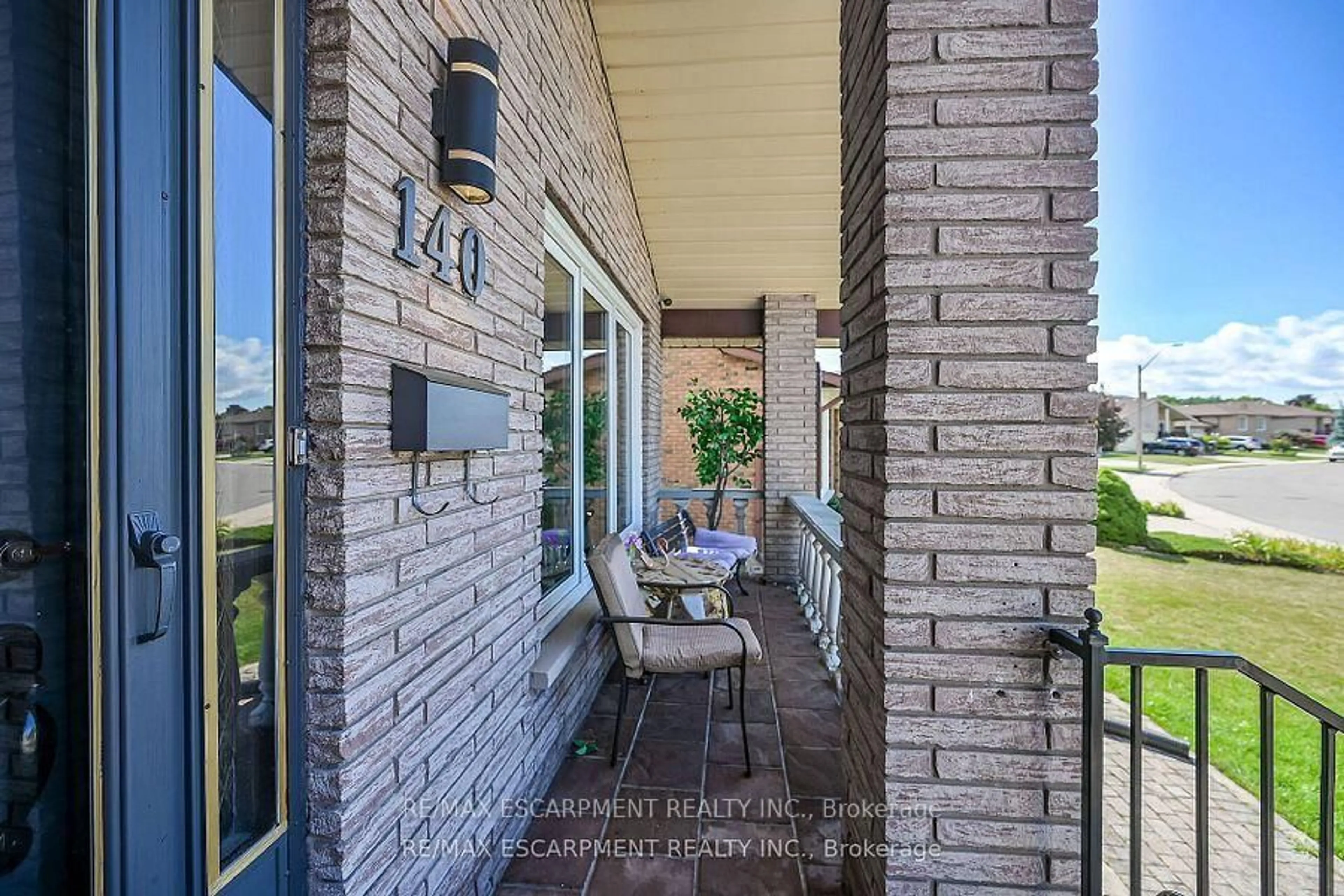 Unknown for 140 SOLOMON Cres, Hamilton Ontario L8W 2G7