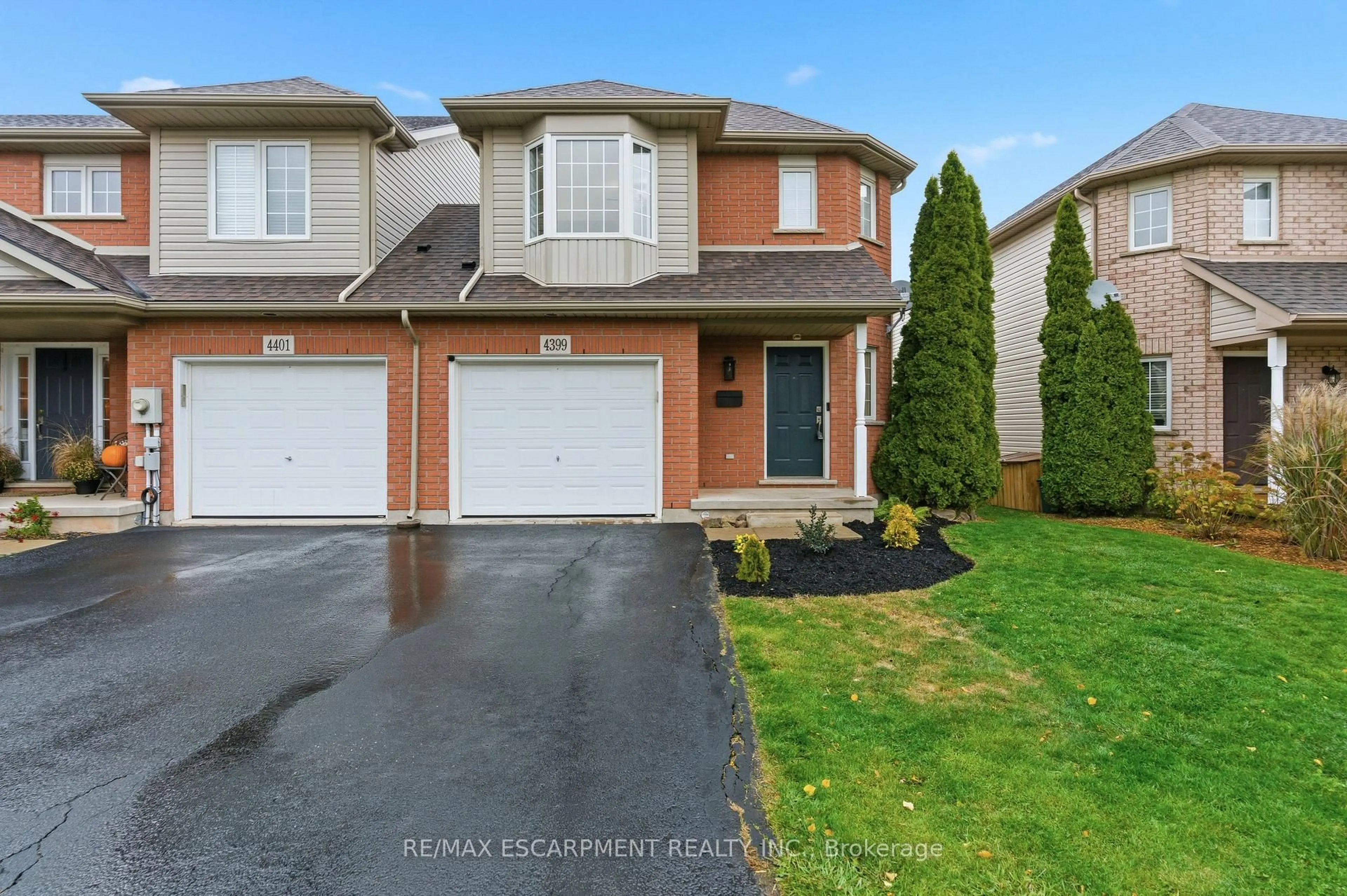 A pic from outside/outdoor area/front of a property/back of a property/a pic from drone, street for 4399 Christopher Crt, Lincoln Ontario L0R 1B5