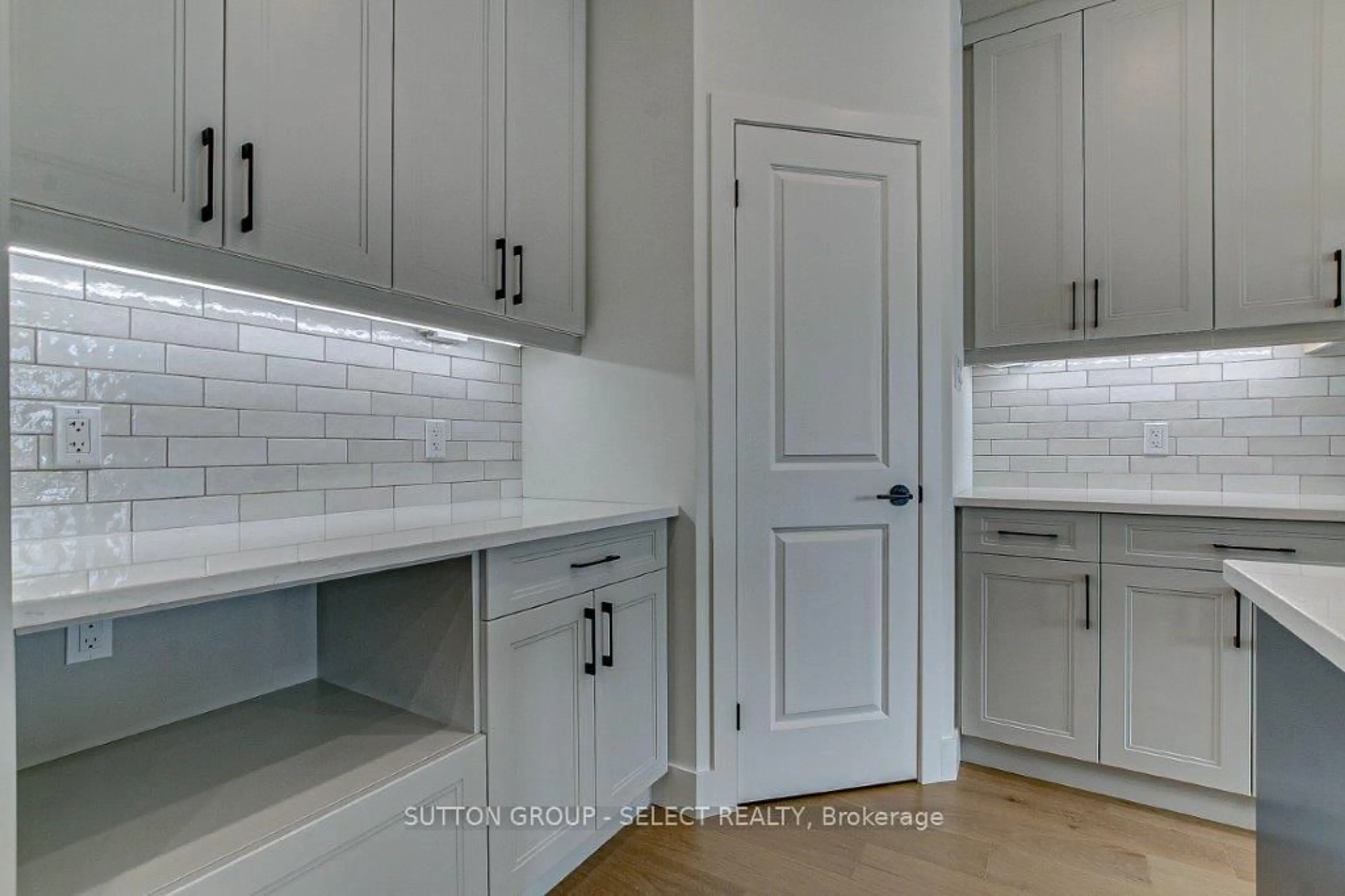 Laundry room for 148 FOXBOROUGH Pl, Thames Centre Ontario N0M 2P0