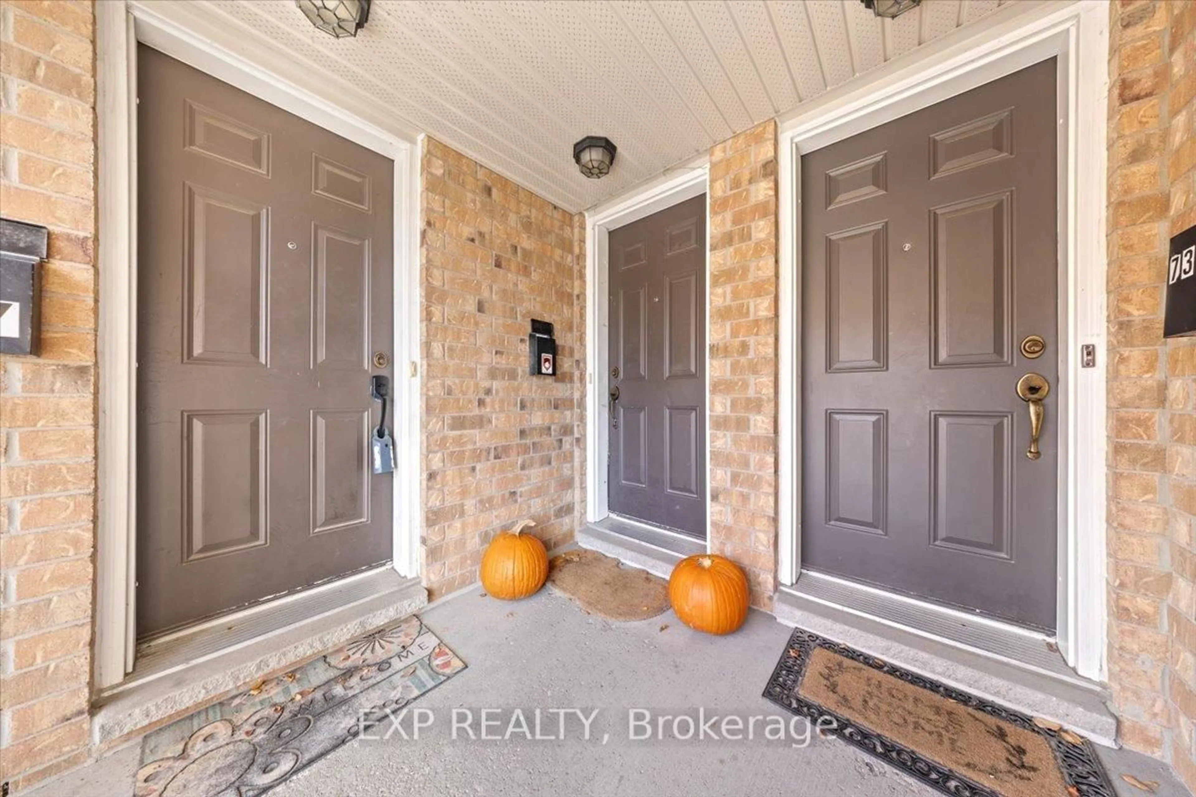 Indoor entryway for 69 Steele Park Private, Ottawa Ontario K1J 0J2