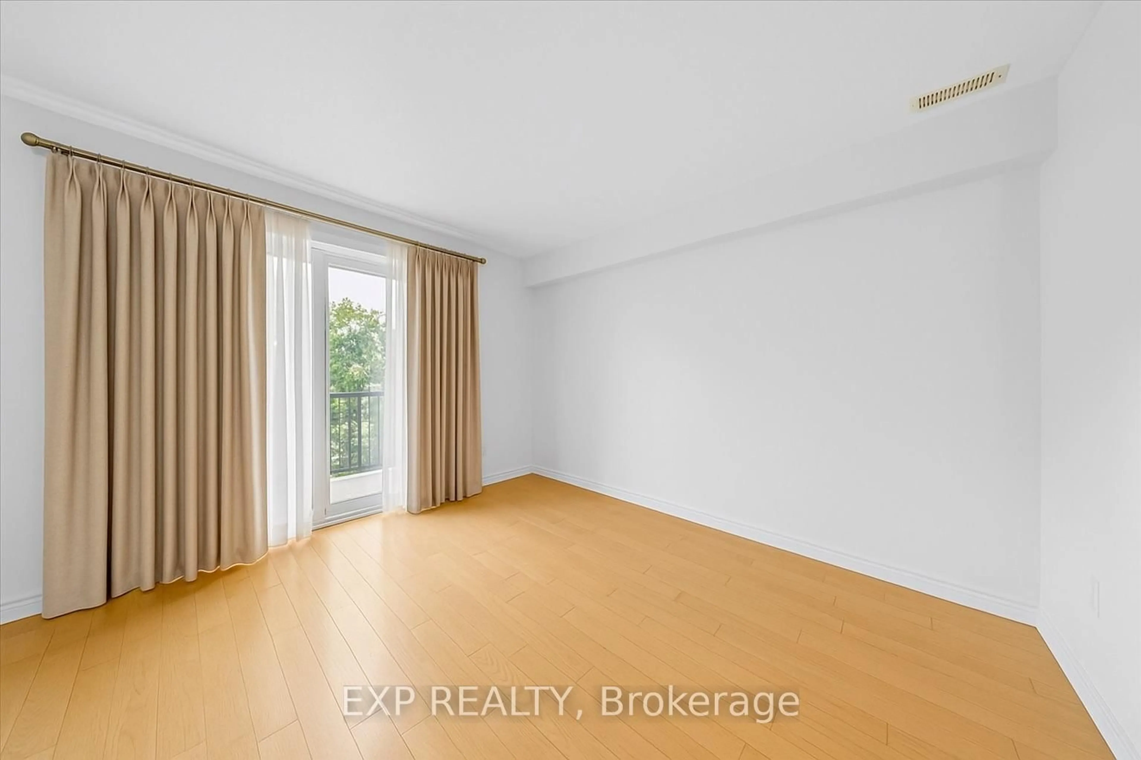 A pic of a room for 69 Steele Park Private, Ottawa Ontario K1J 0J2