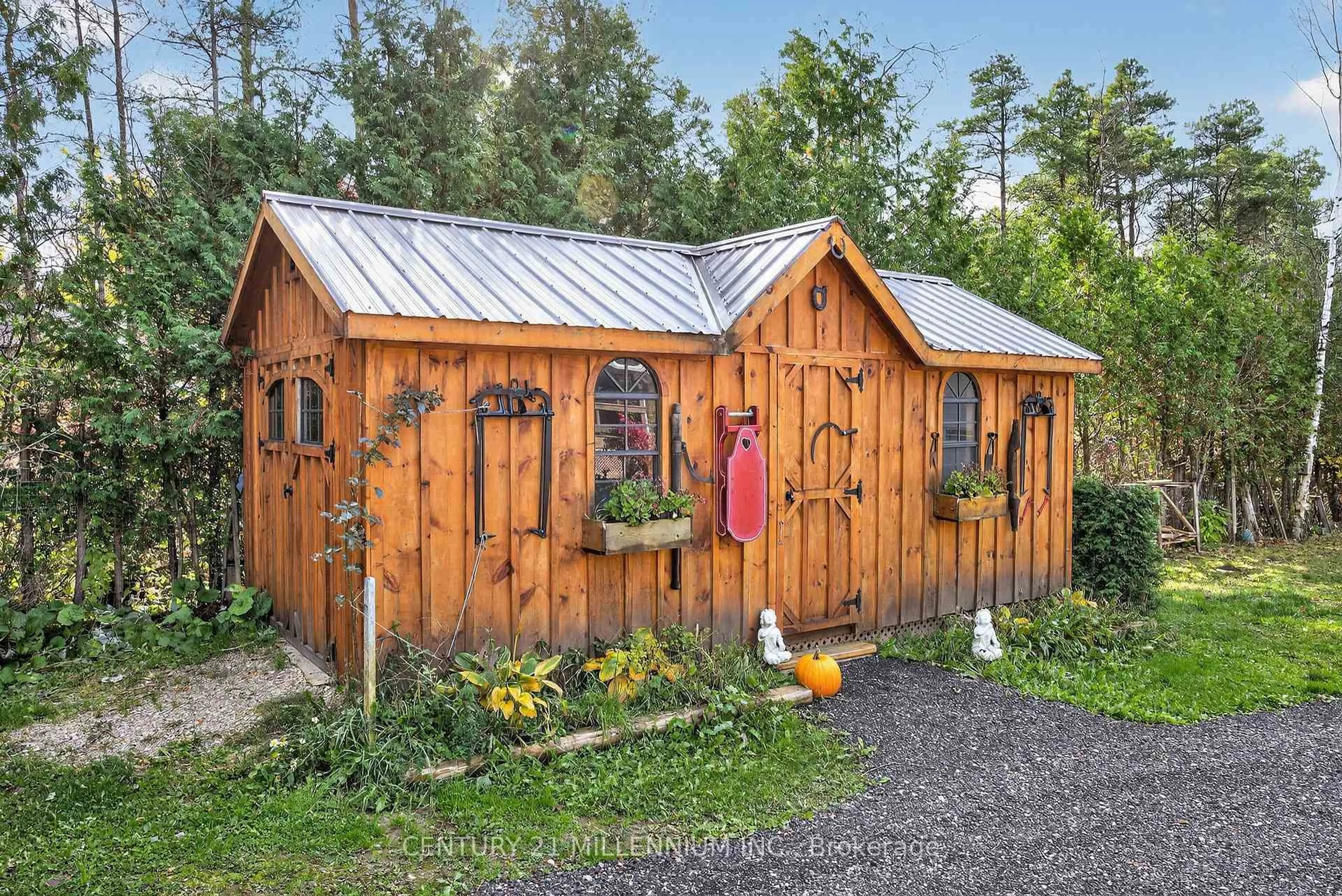 Shed for 8976 Wellington Road 16, Wellington North Ontario N0G 2E0