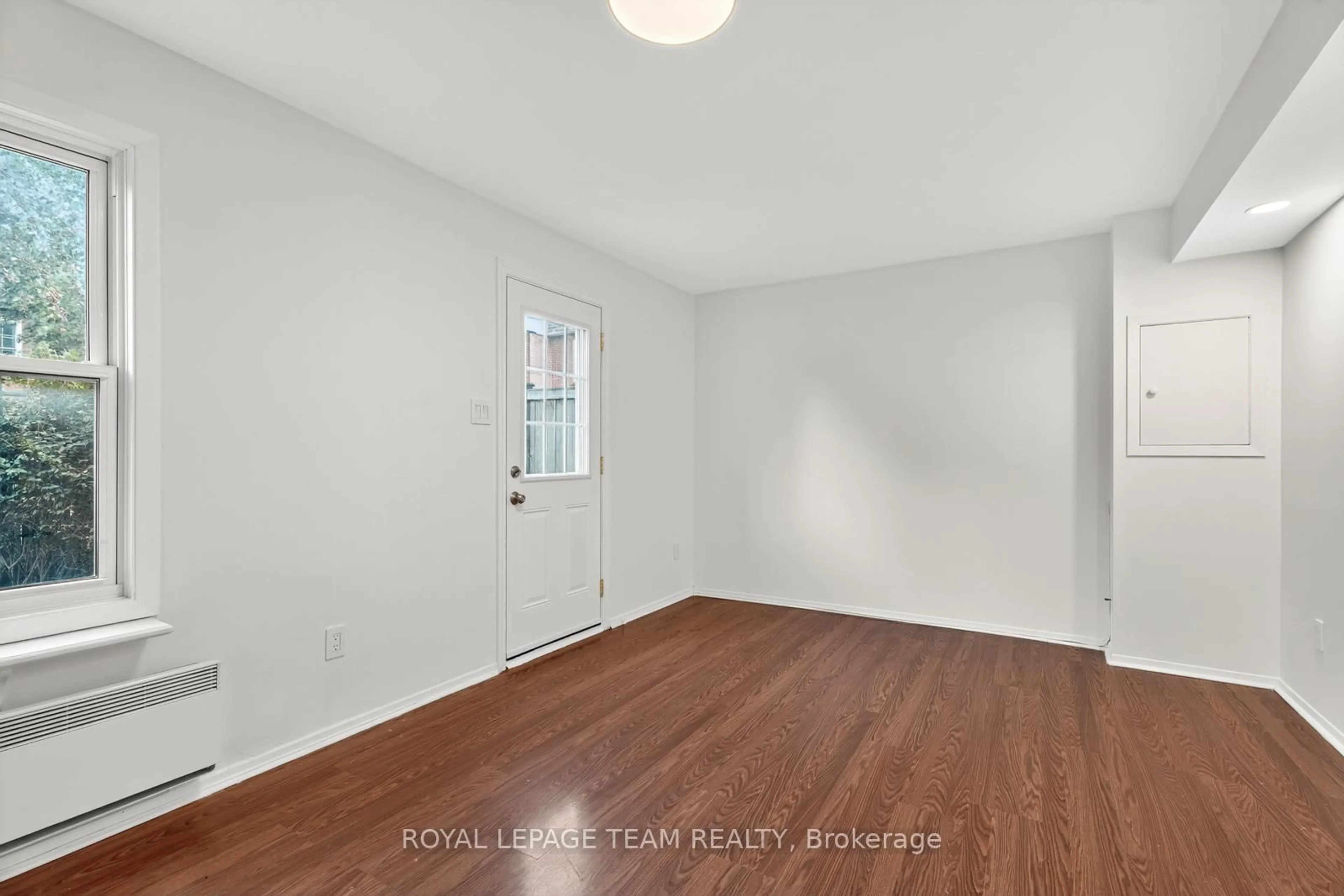 A pic of a room for 9 Moorside Private, Ottawa Ontario K2C 3P4