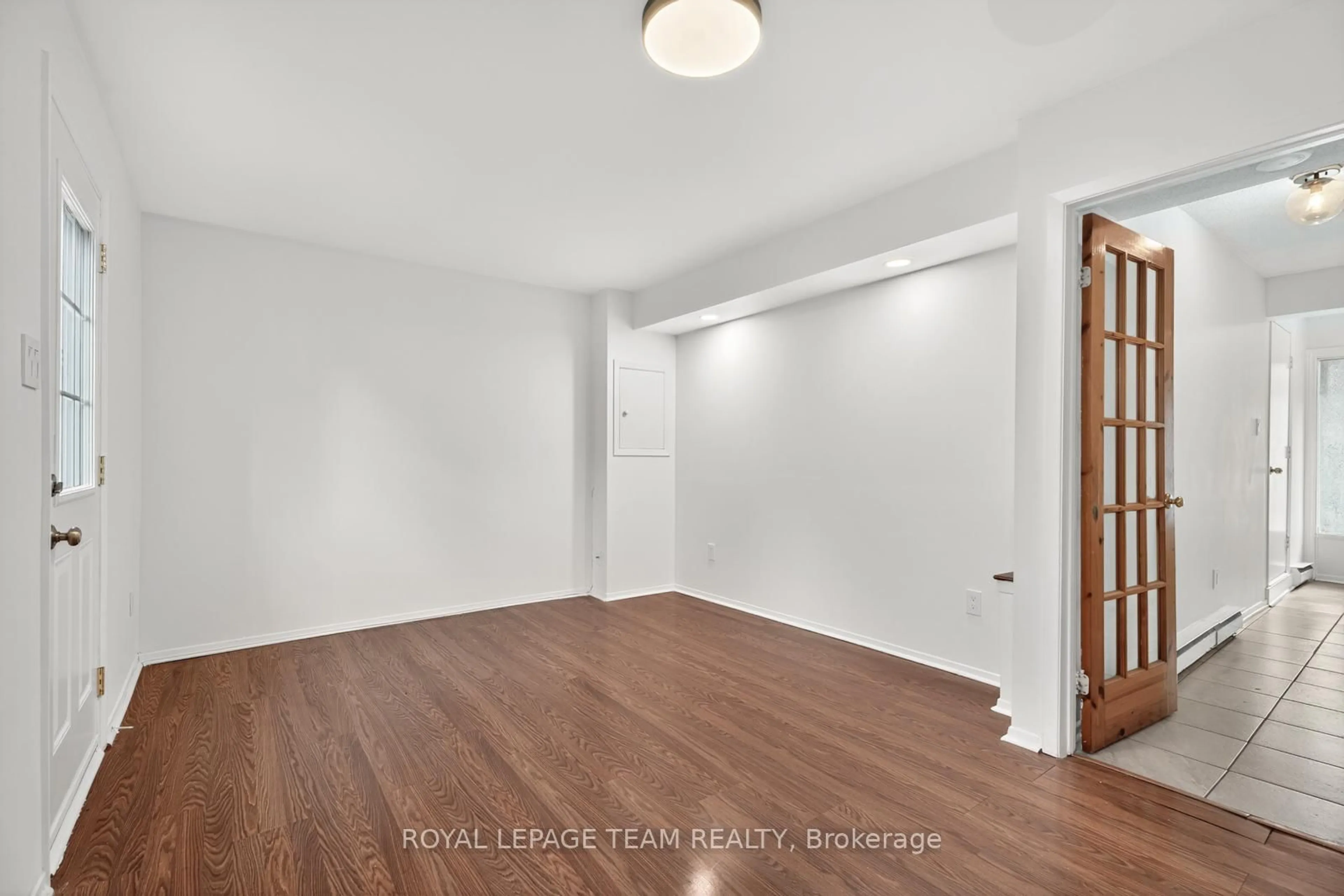 A pic of a room for 9 Moorside Private, Ottawa Ontario K2C 3P4