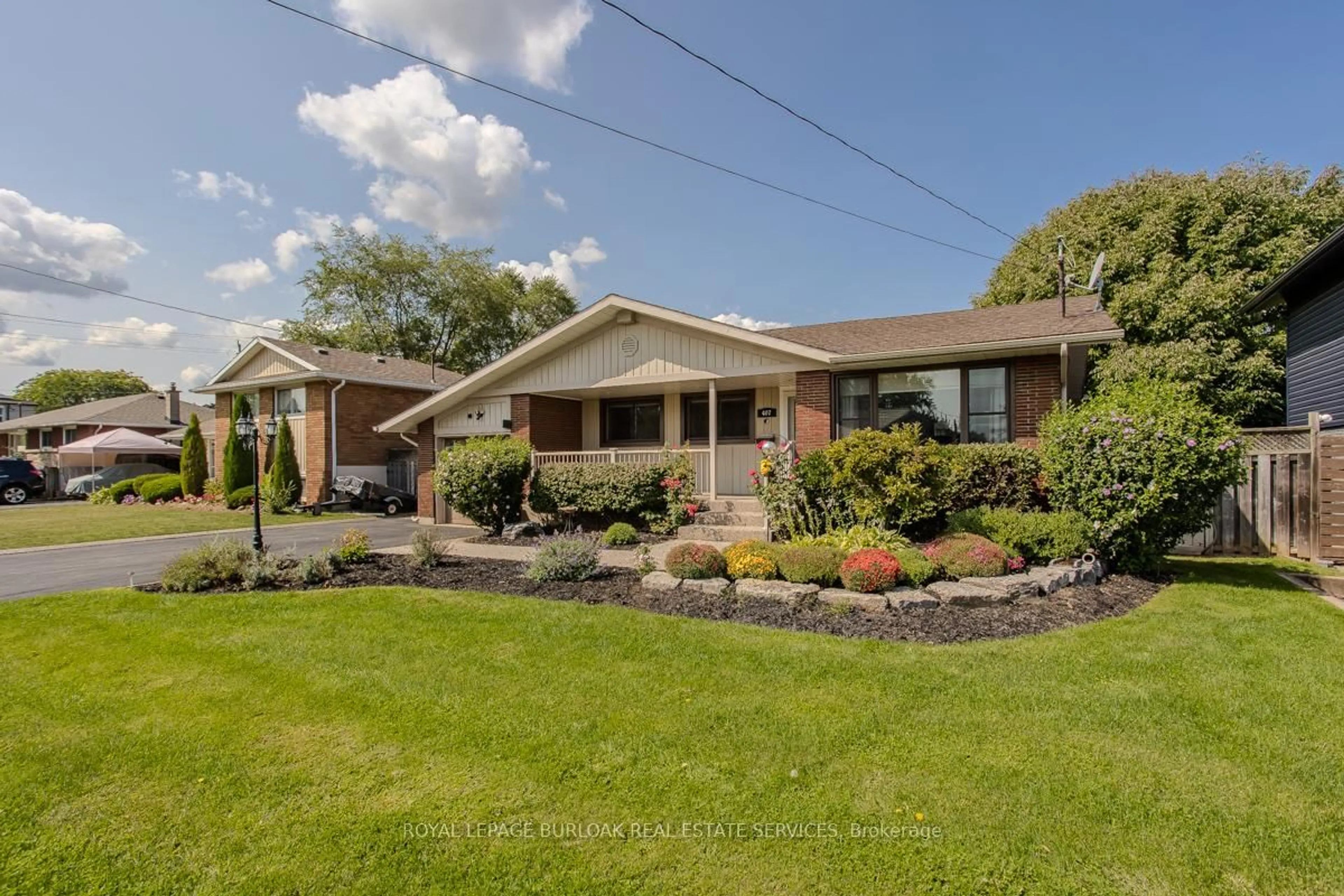 Home with brick exterior material, unknown for 407 Murray St, Grimsby Ontario L3M 3P5