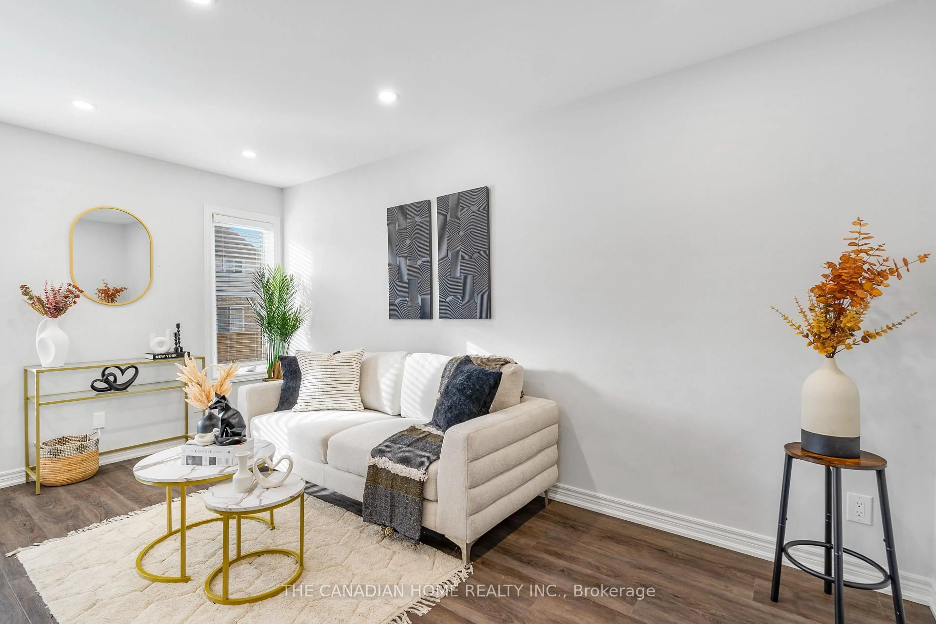 Living room with furniture, unknown for 15 Damude Ave, Thorold Ontario L2V 0G6