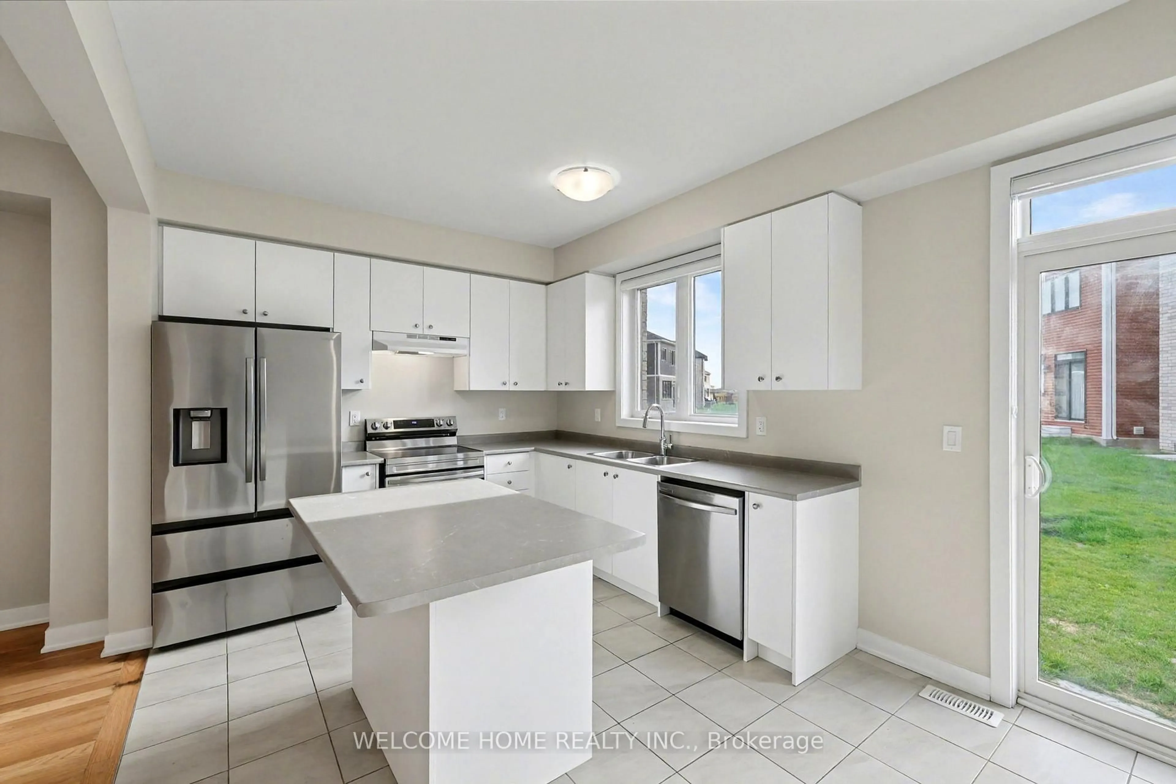 Open concept kitchen, ceramic/tile floor for 100 Keelson St, Welland Ontario L3B 0M4