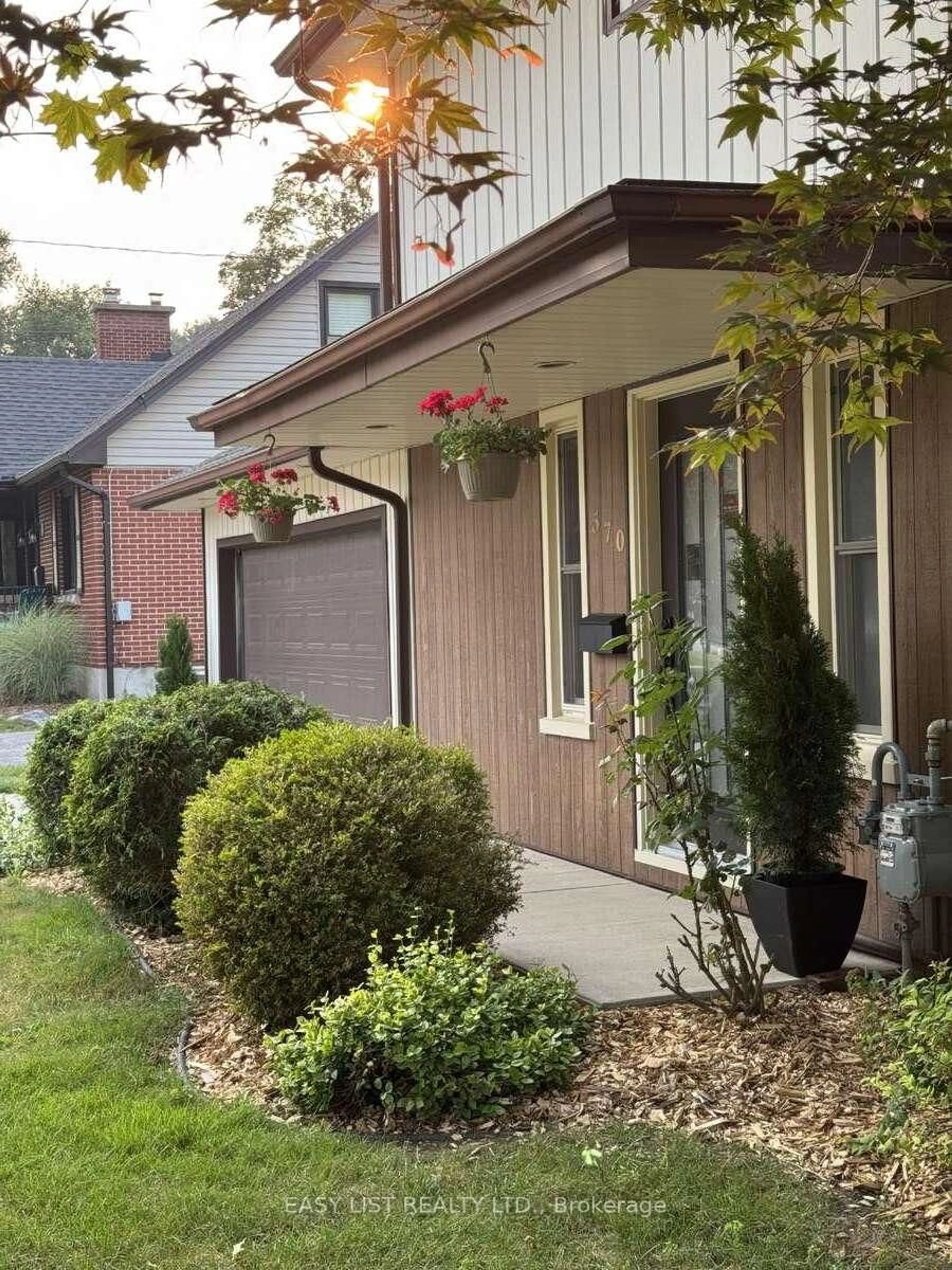 Unknown for 570 7th St, Owen Sound Ontario N4K 3L6