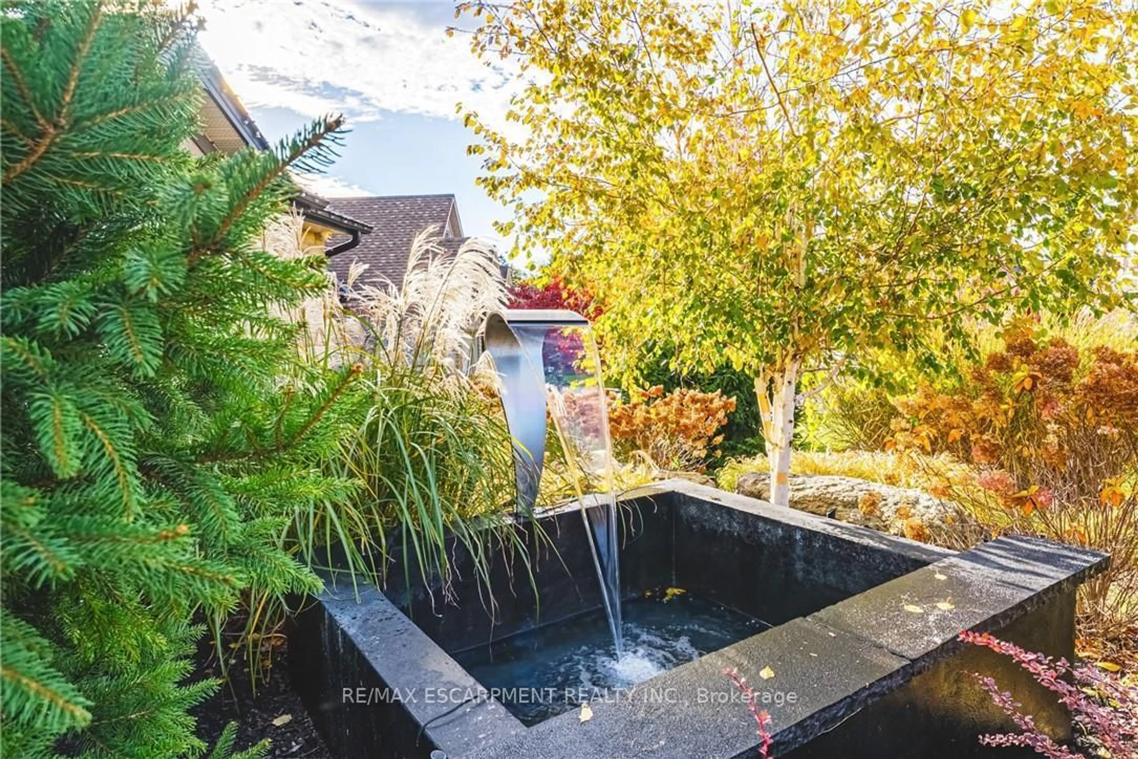 Unknown for 712 Highvalley Rd, Hamilton Ontario L9G 4E9