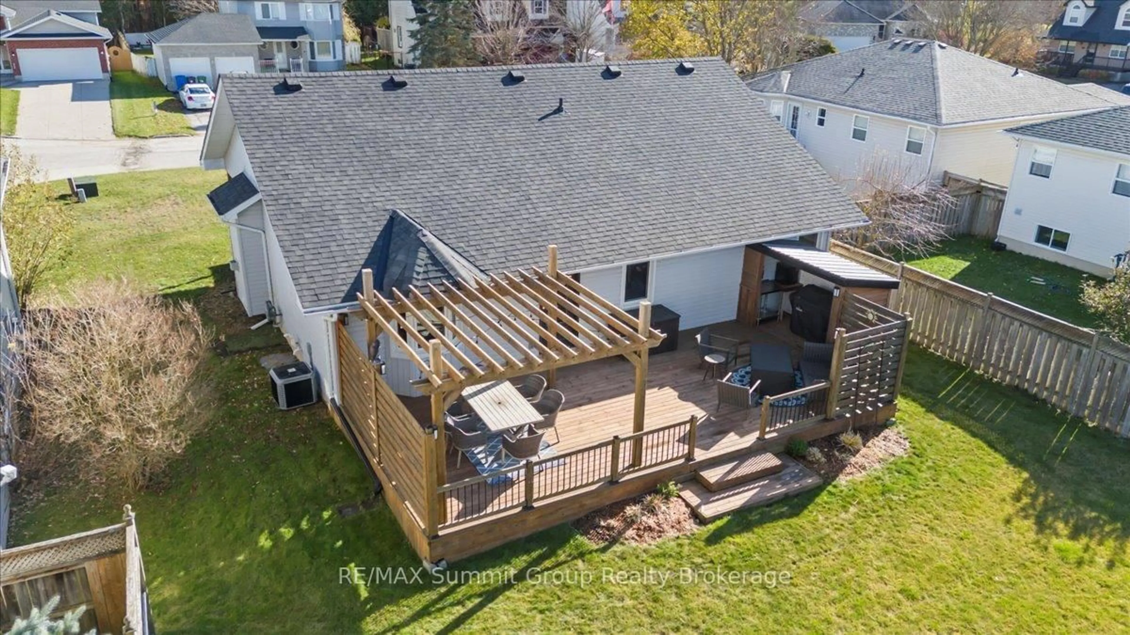 A pic from outside/outdoor area/front of a property/back of a property/a pic from drone, unknown for 20 McGregor Crt, Southgate Ontario N0C 1B0