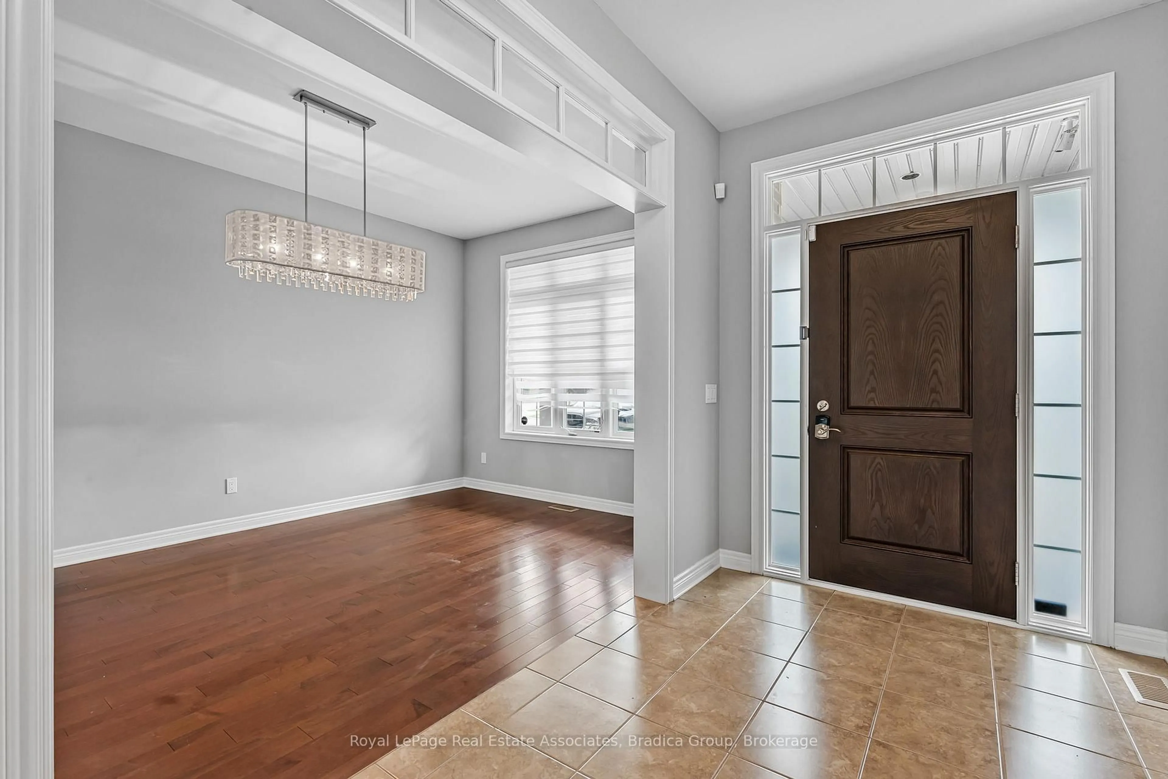 Indoor entryway for 17 Trailwood Dr, Welland Ontario L3C 0B6