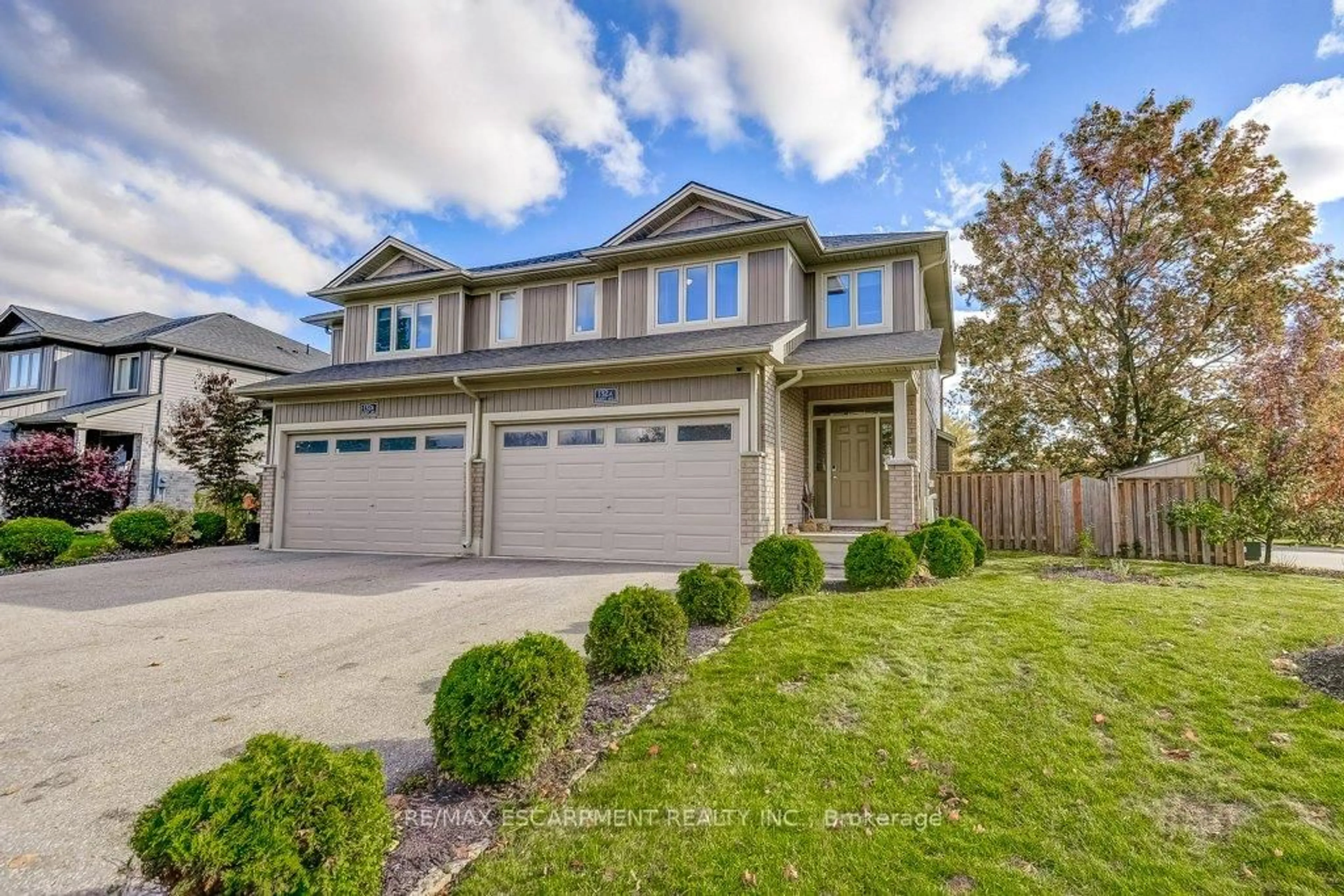 Home with vinyl exterior material, street for 132A Scott Ave, Brant Ontario N3L 0C9