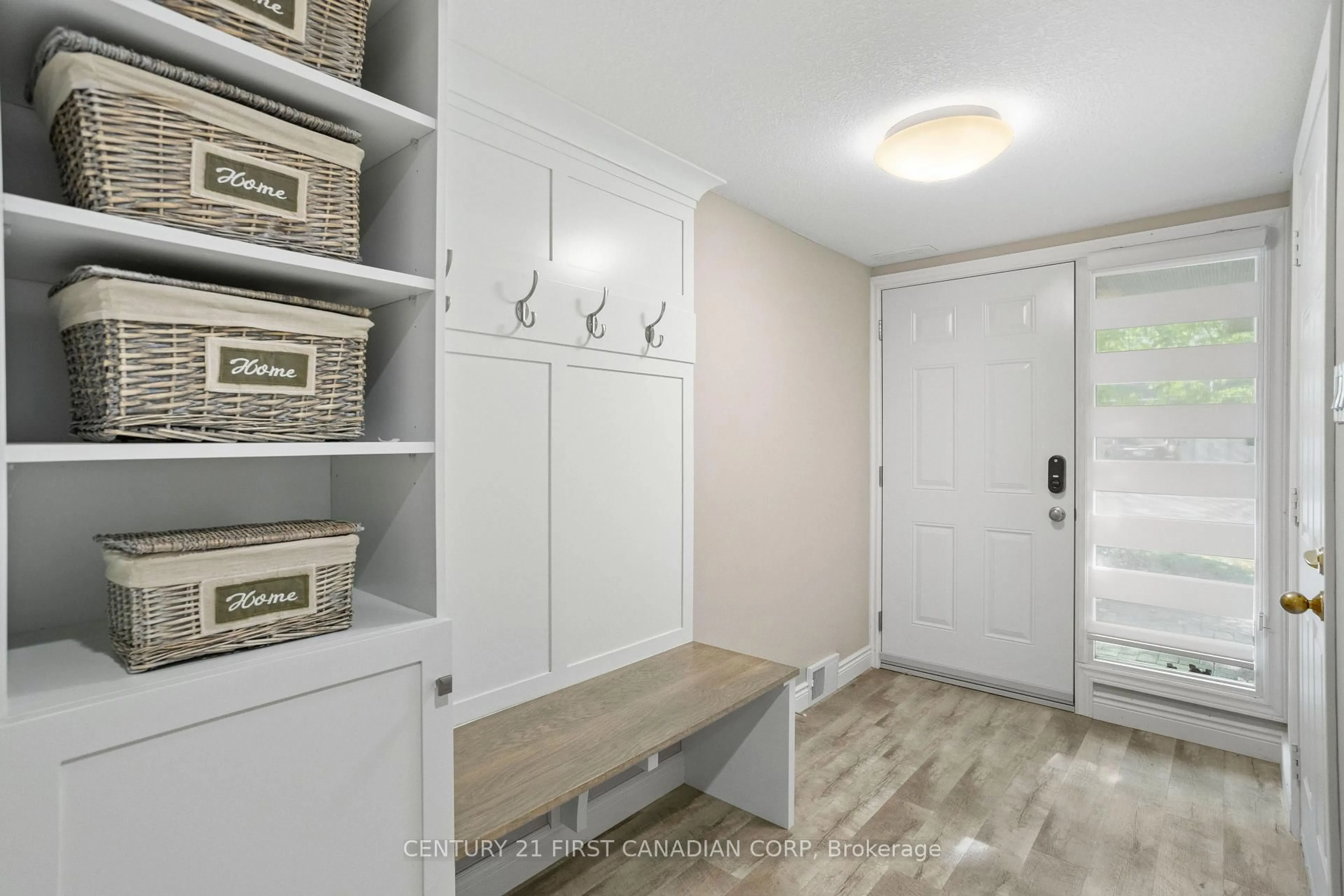 Indoor entryway for 1399 Commissioners Rd #30, London South Ontario N6K 4G9