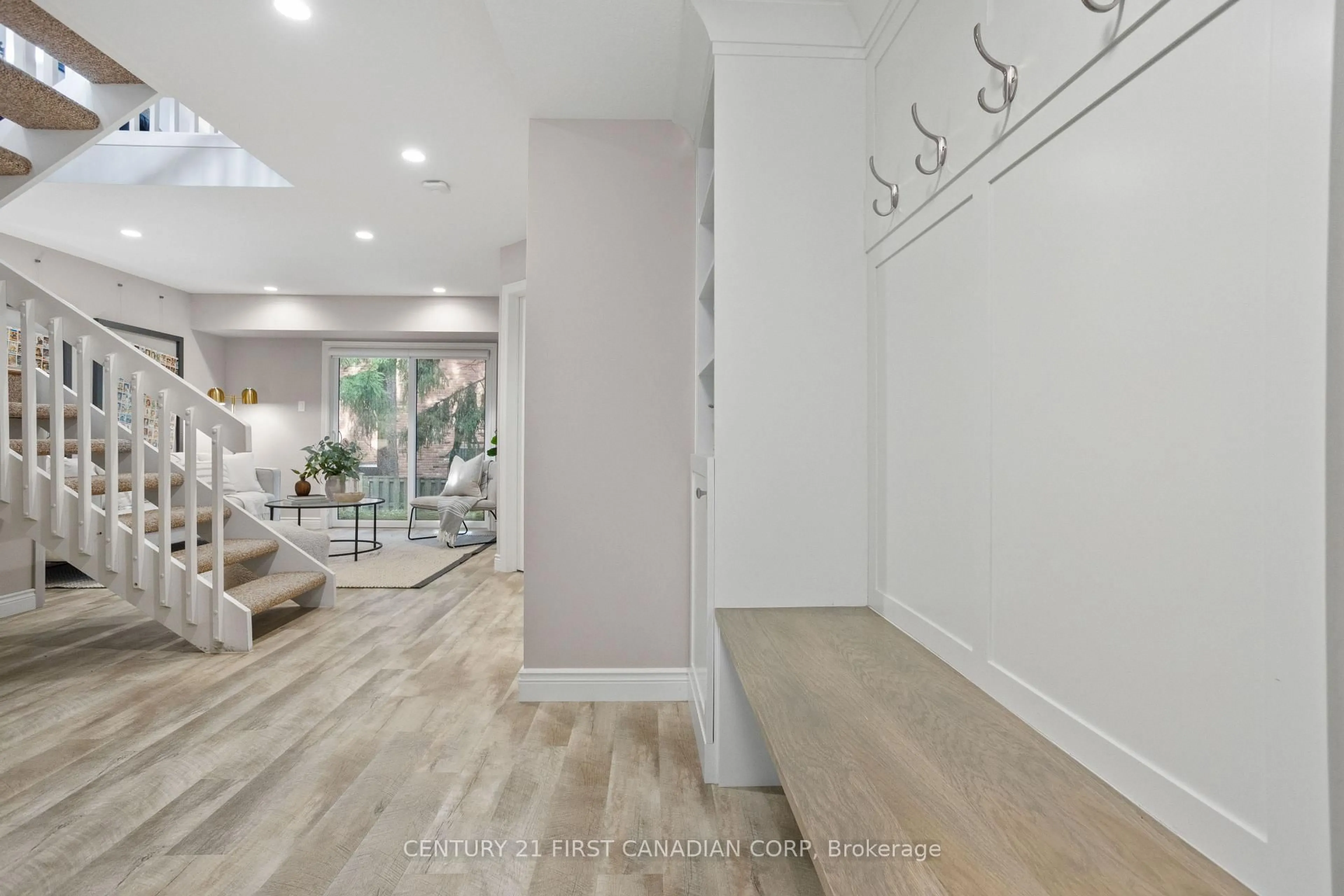 Indoor entryway for 1399 Commissioners Rd #30, London South Ontario N6K 4G9