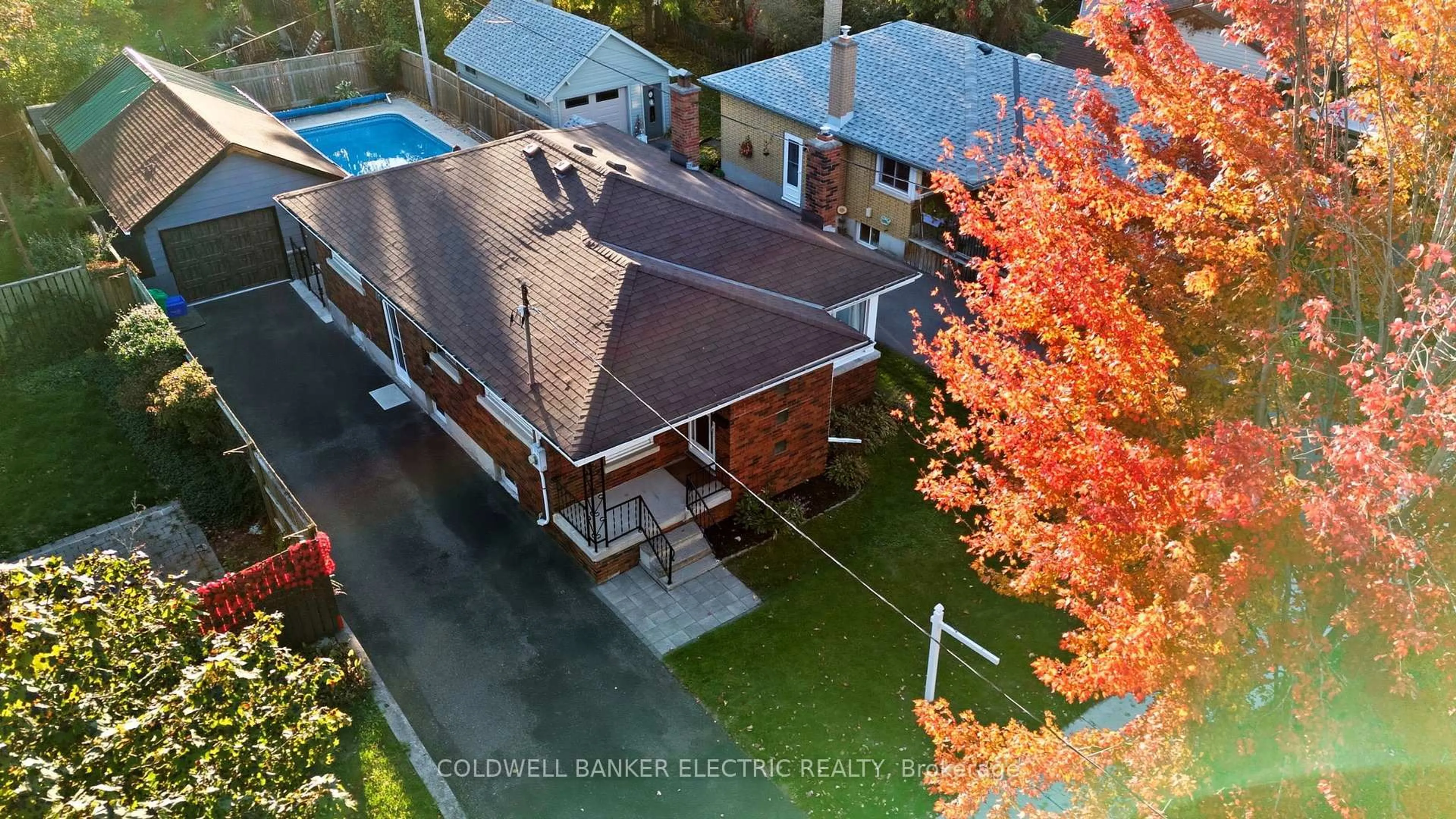 A pic from outside/outdoor area/front of a property/back of a property/a pic from drone, street for 193 Benson Ave, Peterborough Ontario K9H 5Y6