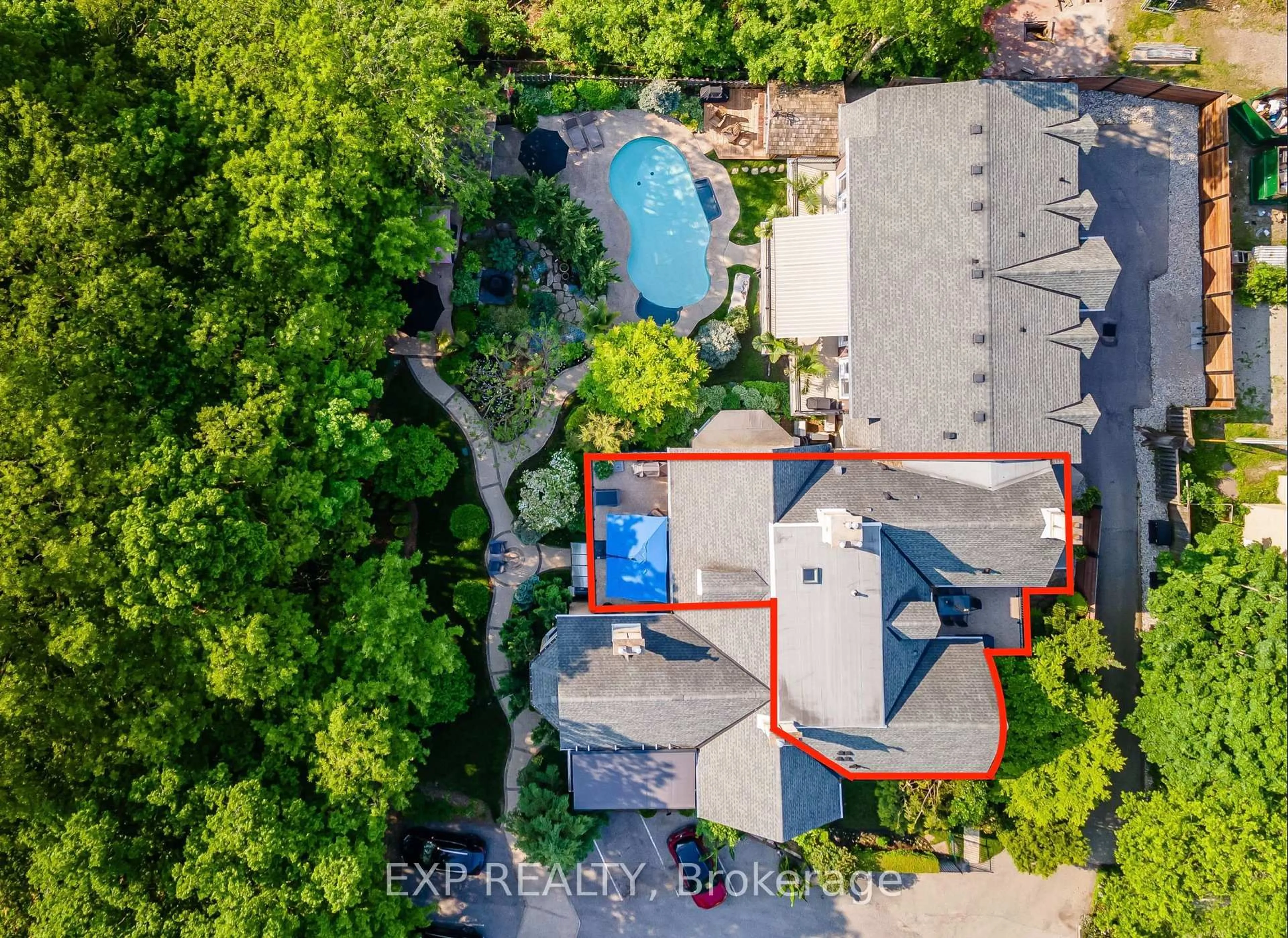 A pic from outside/outdoor area/front of a property/back of a property/a pic from drone, unknown for 80 Barton St #3, London East Ontario N6A 1N2