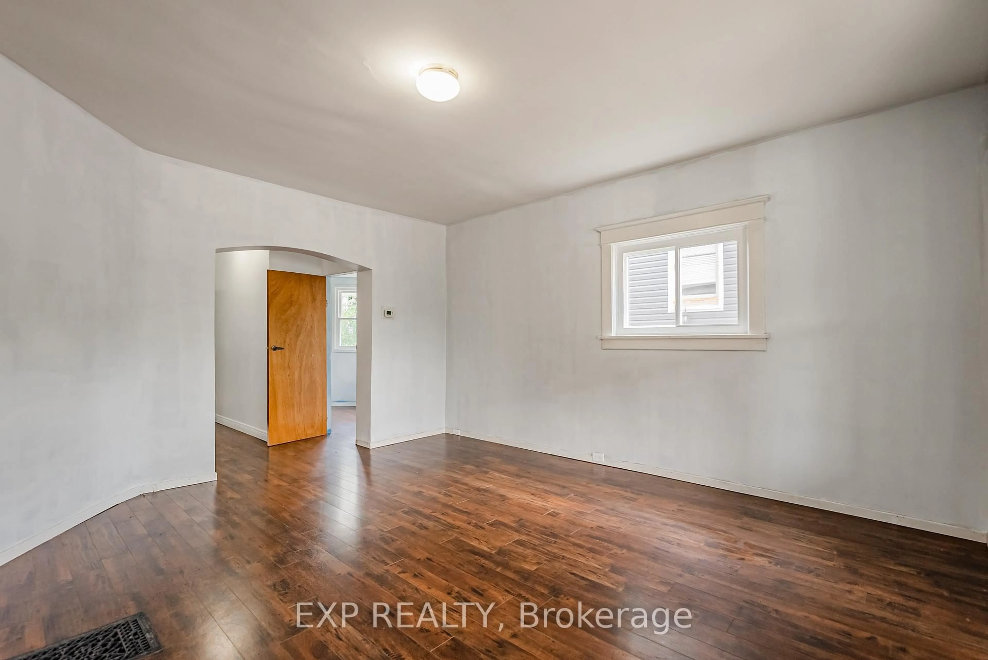 A pic of a room for 4865 ARMOURY St, Niagara Falls Ontario L2E 1S9