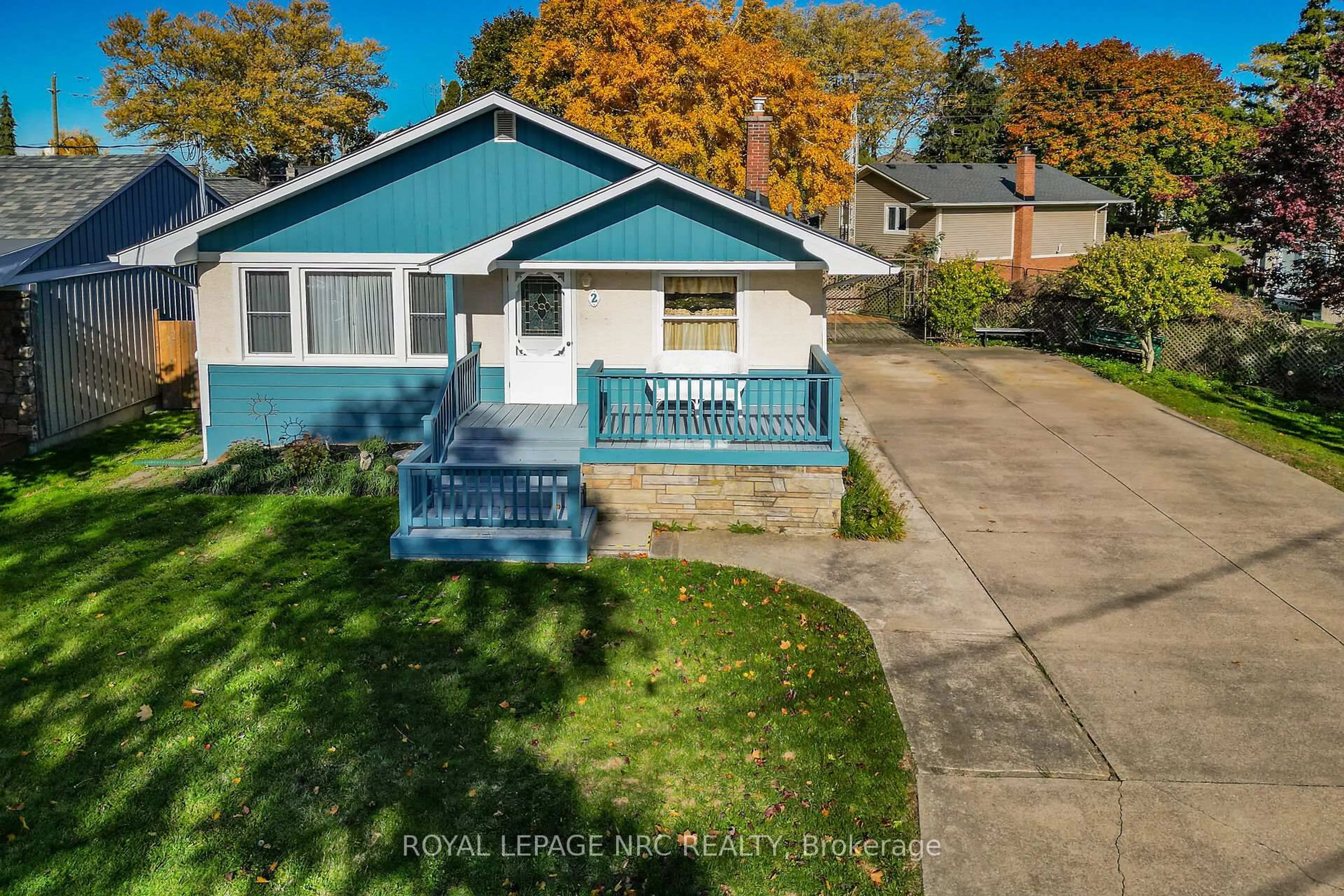 A pic from outside/outdoor area/front of a property/back of a property/a pic from drone, street for 2 Mary St, St. Catharines Ontario L2N 5A6