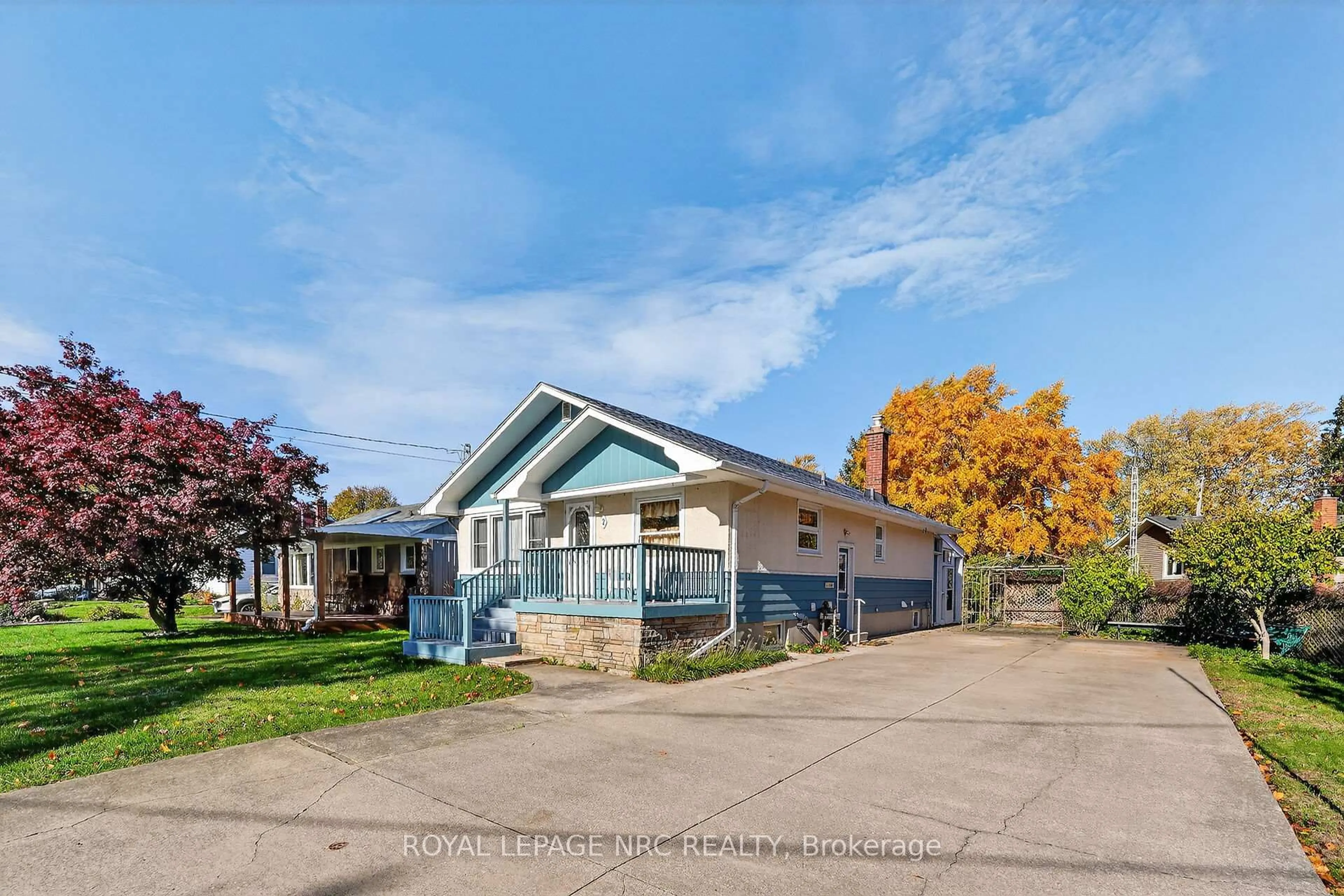 Home with vinyl exterior material, street for 2 Mary St, St. Catharines Ontario L2N 5A6