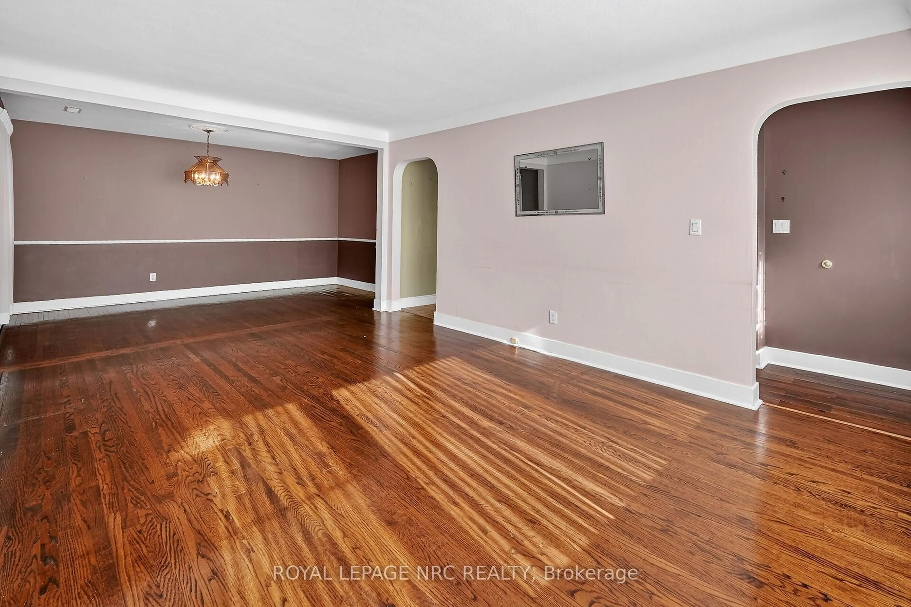 A pic of a room for 2 Mary St, St. Catharines Ontario L2N 5A6