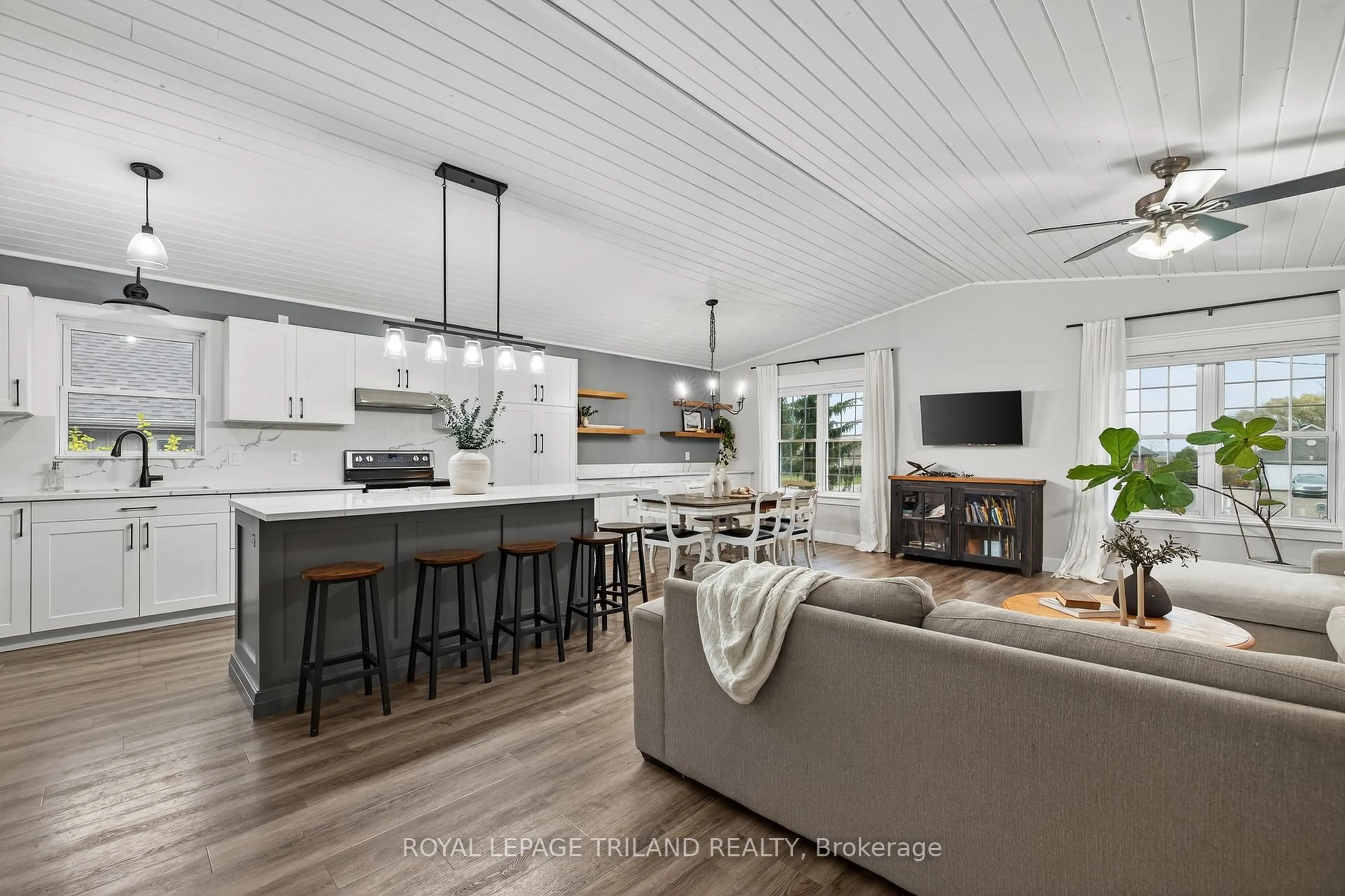 Open concept kitchen, unknown for 11565 Springfield Rd, Malahide Ontario N5H 2R3