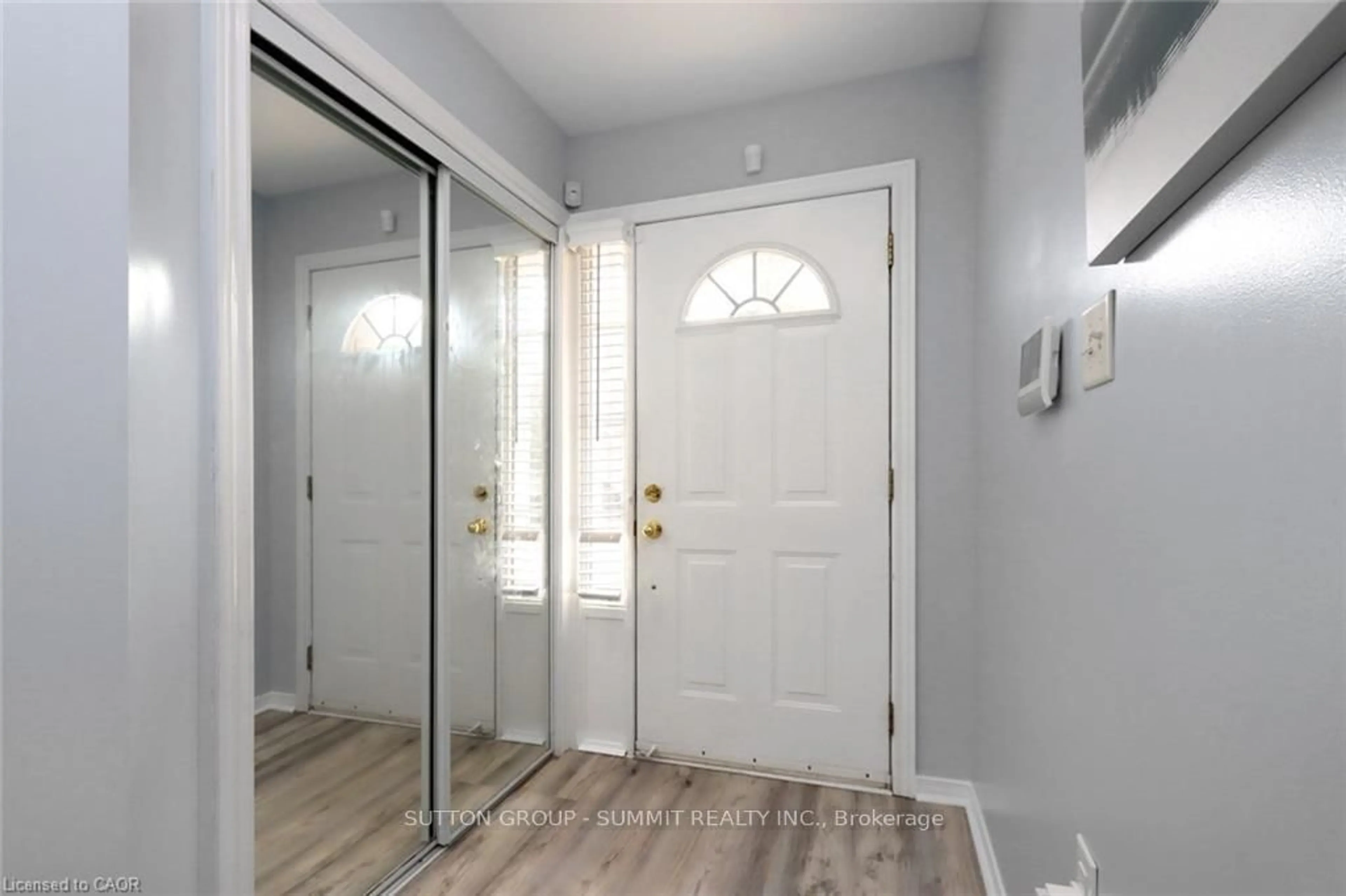 Indoor entryway for 1771 Upper Wentworth St #25, Hamilton Ontario L9B 2Y2