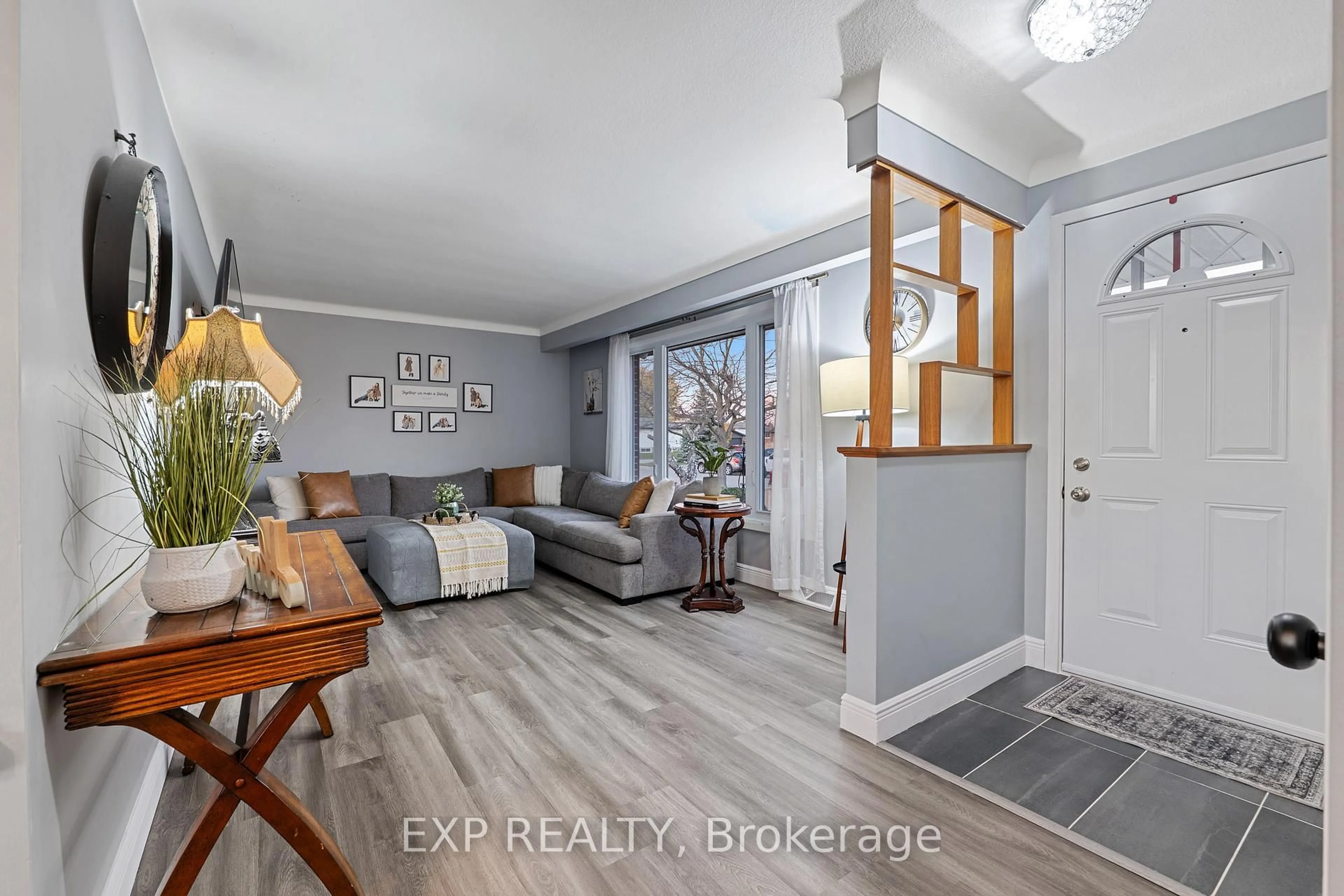 Indoor entryway for 60 GRANGE Ave, Welland Ontario L3B 1G7