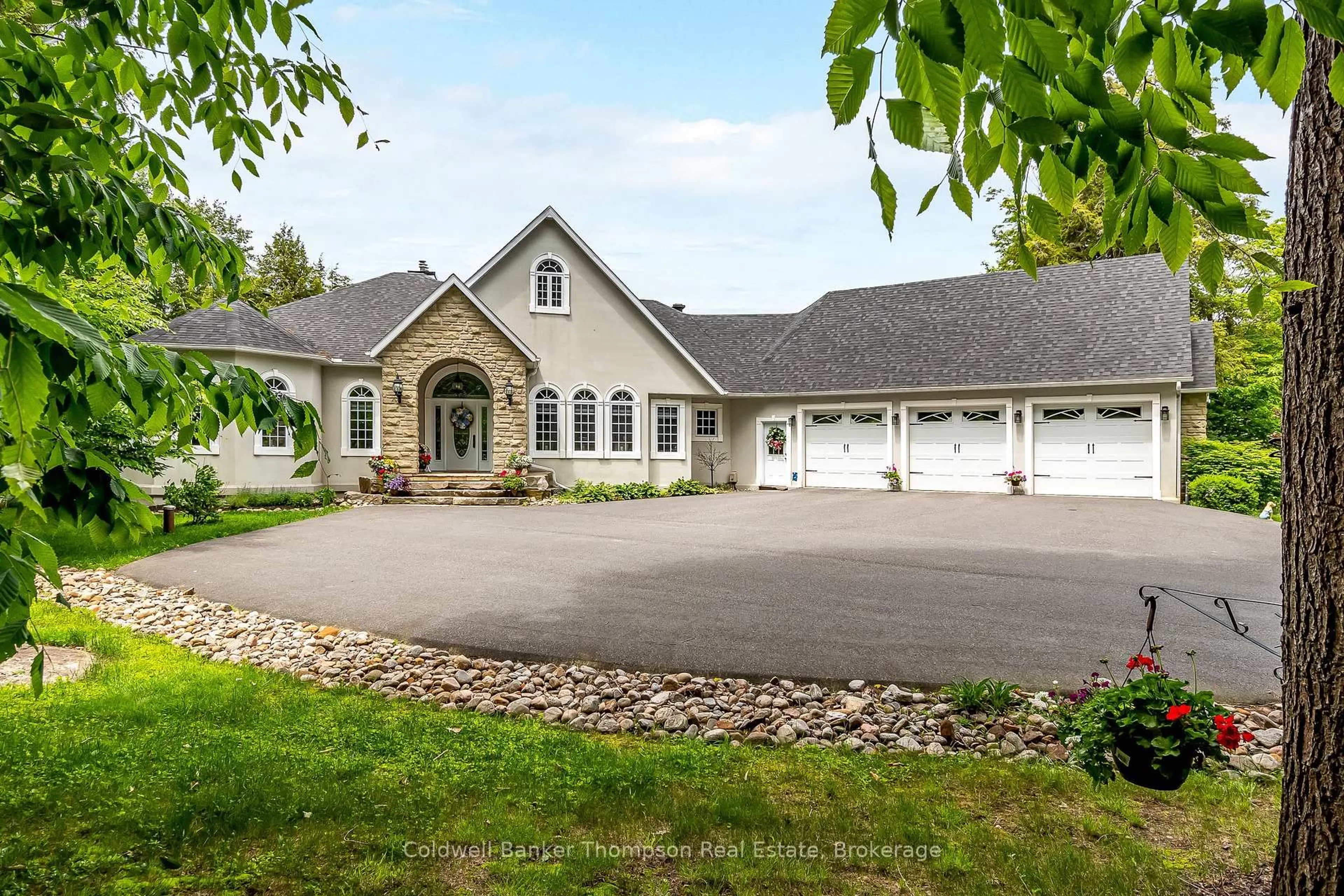 A pic from outside/outdoor area/front of a property/back of a property/a pic from drone, unknown for 87 Deerfoot Tr, Huntsville Ontario P1H 0A7