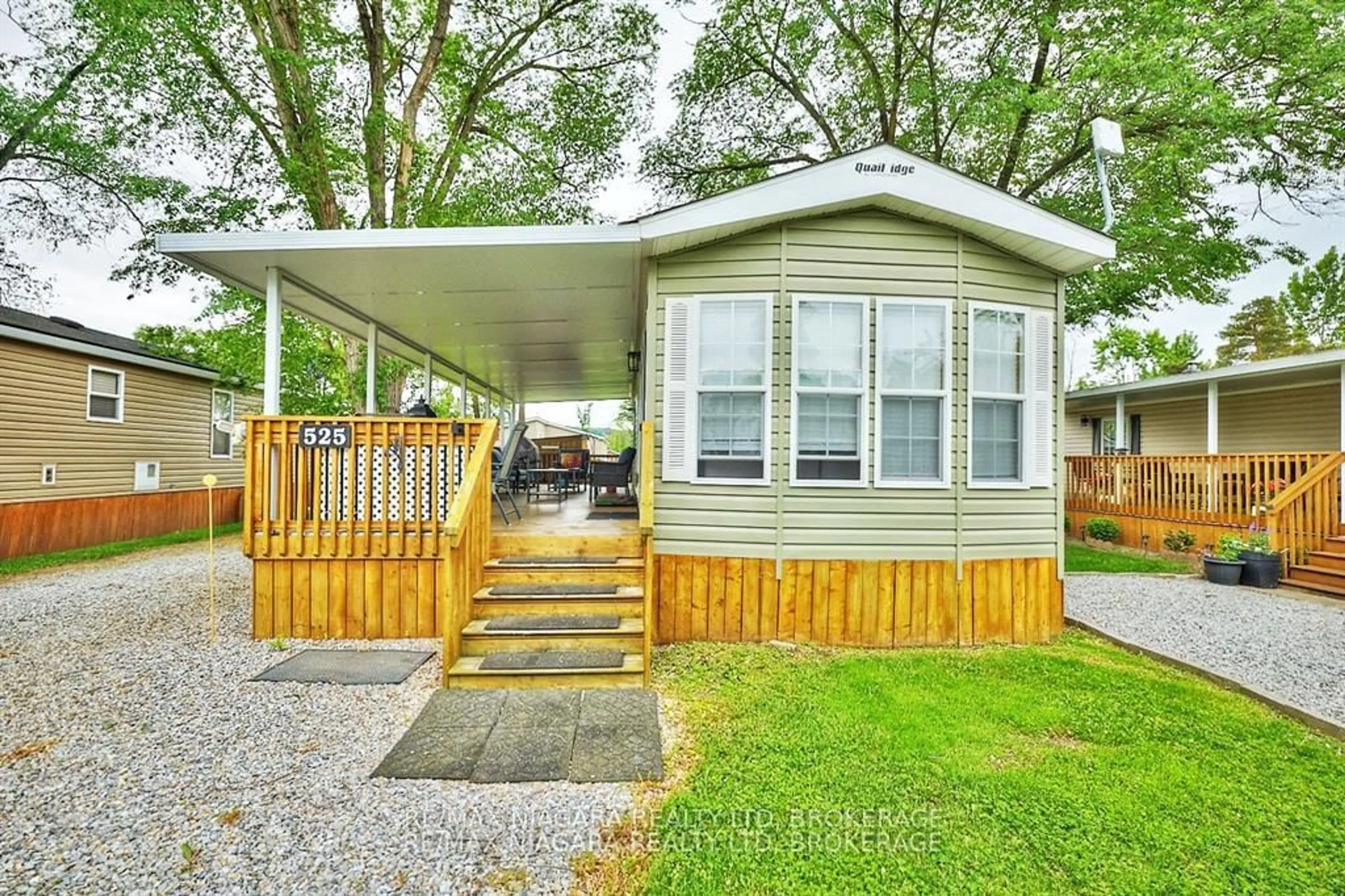 Home with vinyl exterior material, water/lake/river/ocean view for 1501 Line 8 Rd #525, Niagara-on-the-Lake Ontario L0S 1J0