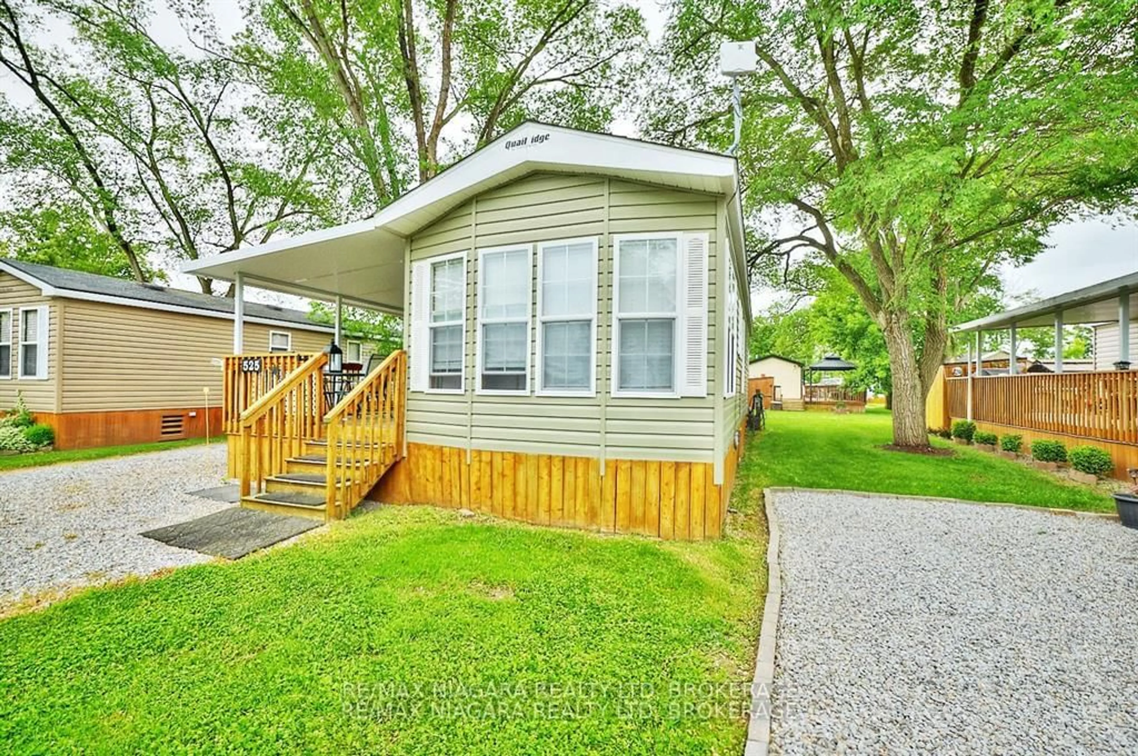 Home with vinyl exterior material, street for 1501 Line 8 Rd #525, Niagara-on-the-Lake Ontario L0S 1J0