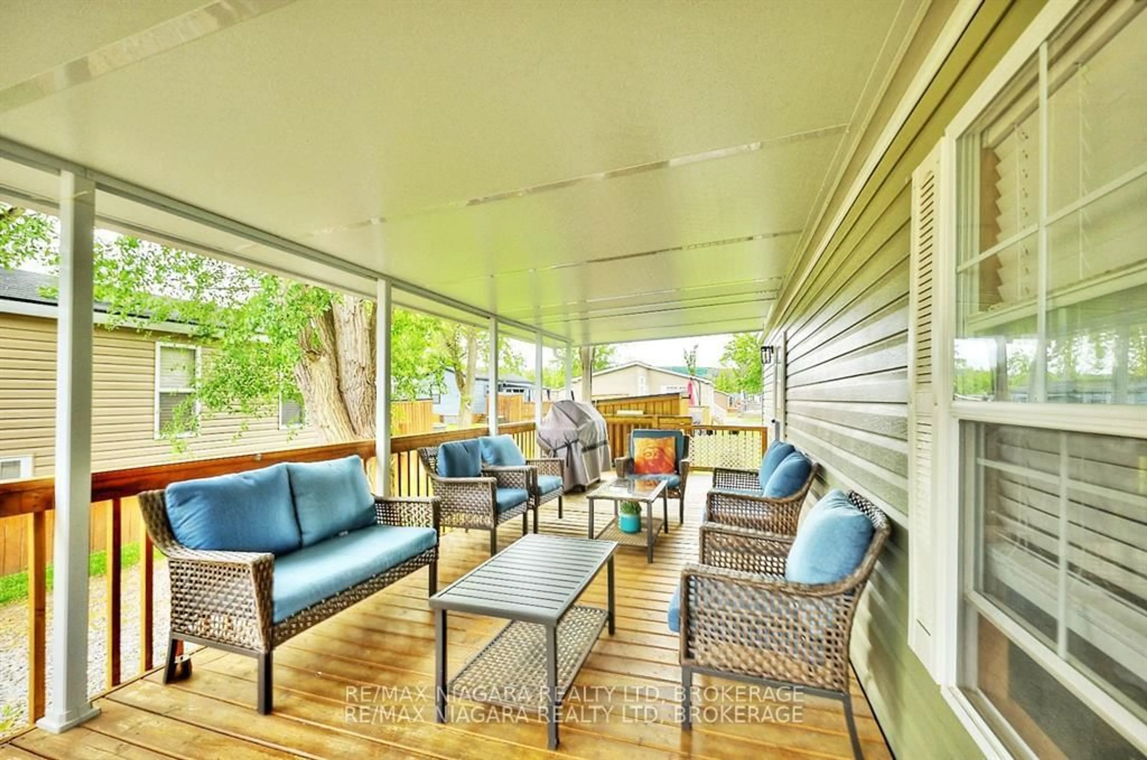 Patio, street for 1501 Line 8 Rd #525, Niagara-on-the-Lake Ontario L0S 1J0