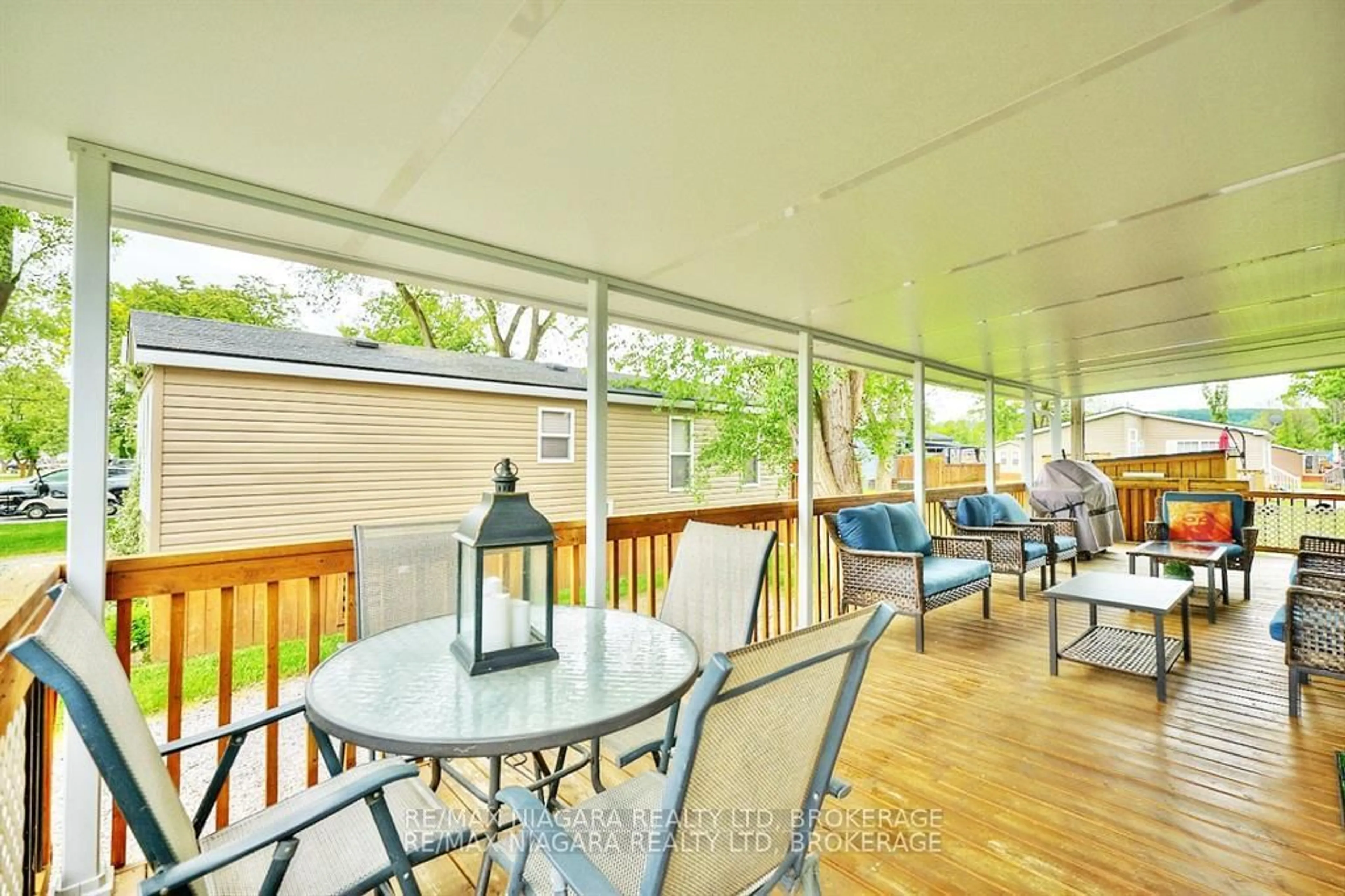 Patio, street for 1501 Line 8 Rd #525, Niagara-on-the-Lake Ontario L0S 1J0