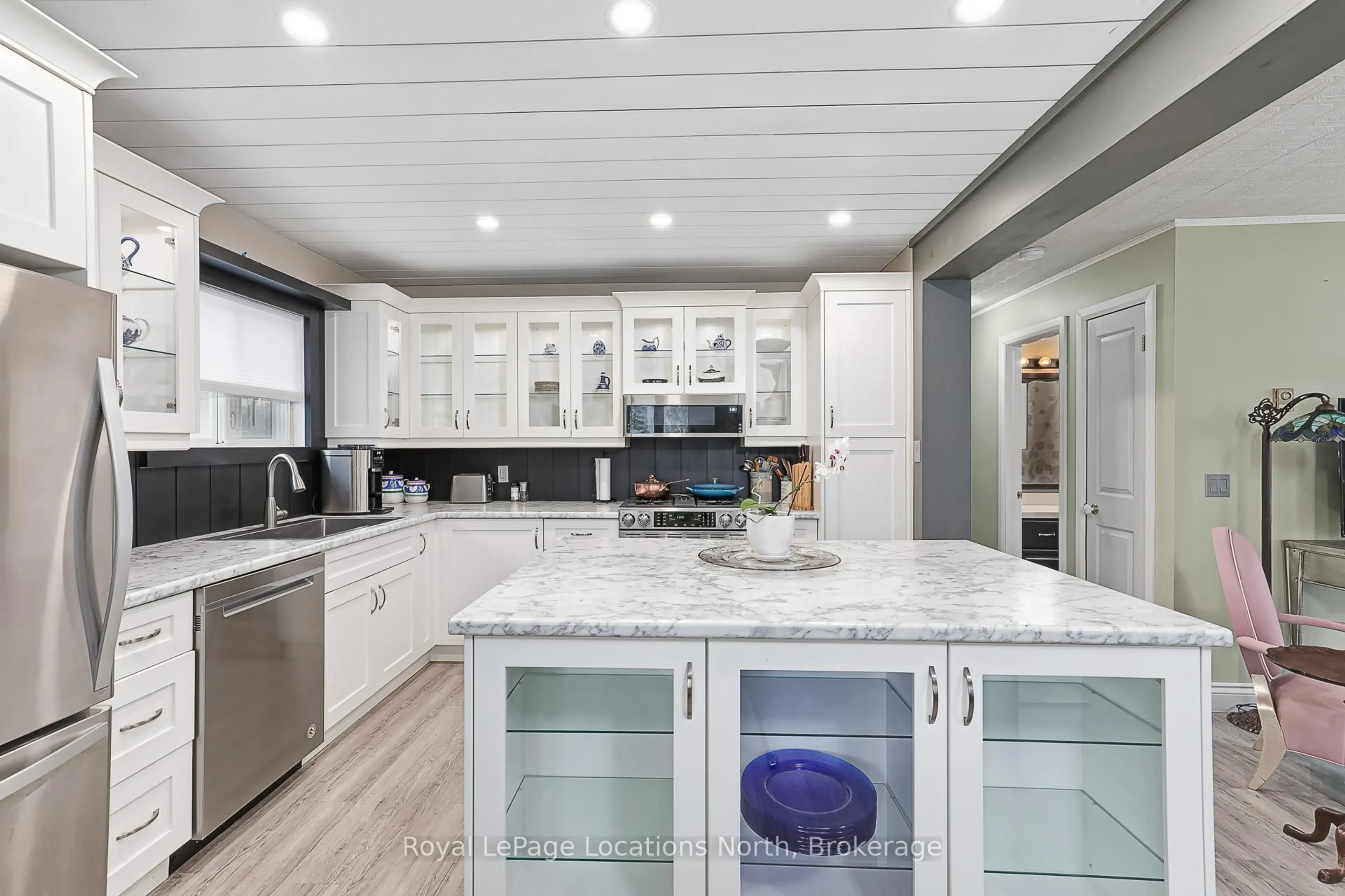 Open concept kitchen, ceramic/tile floor for 125 Albert St, Meaford Ontario N4L 1T8