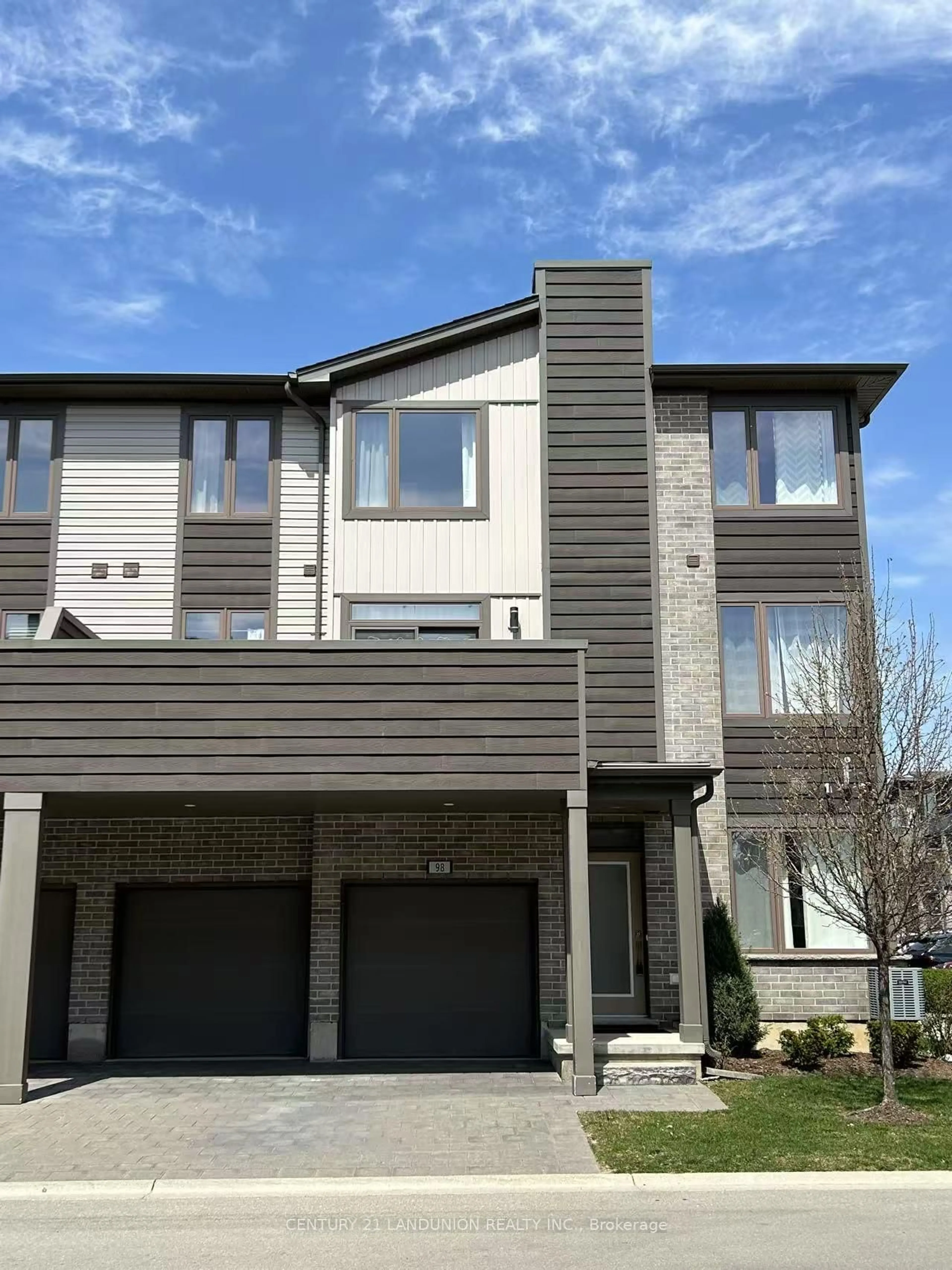 Home with vinyl exterior material, street for 1960 Dalmagarry Rd #98, London North Ontario N6G 0T8