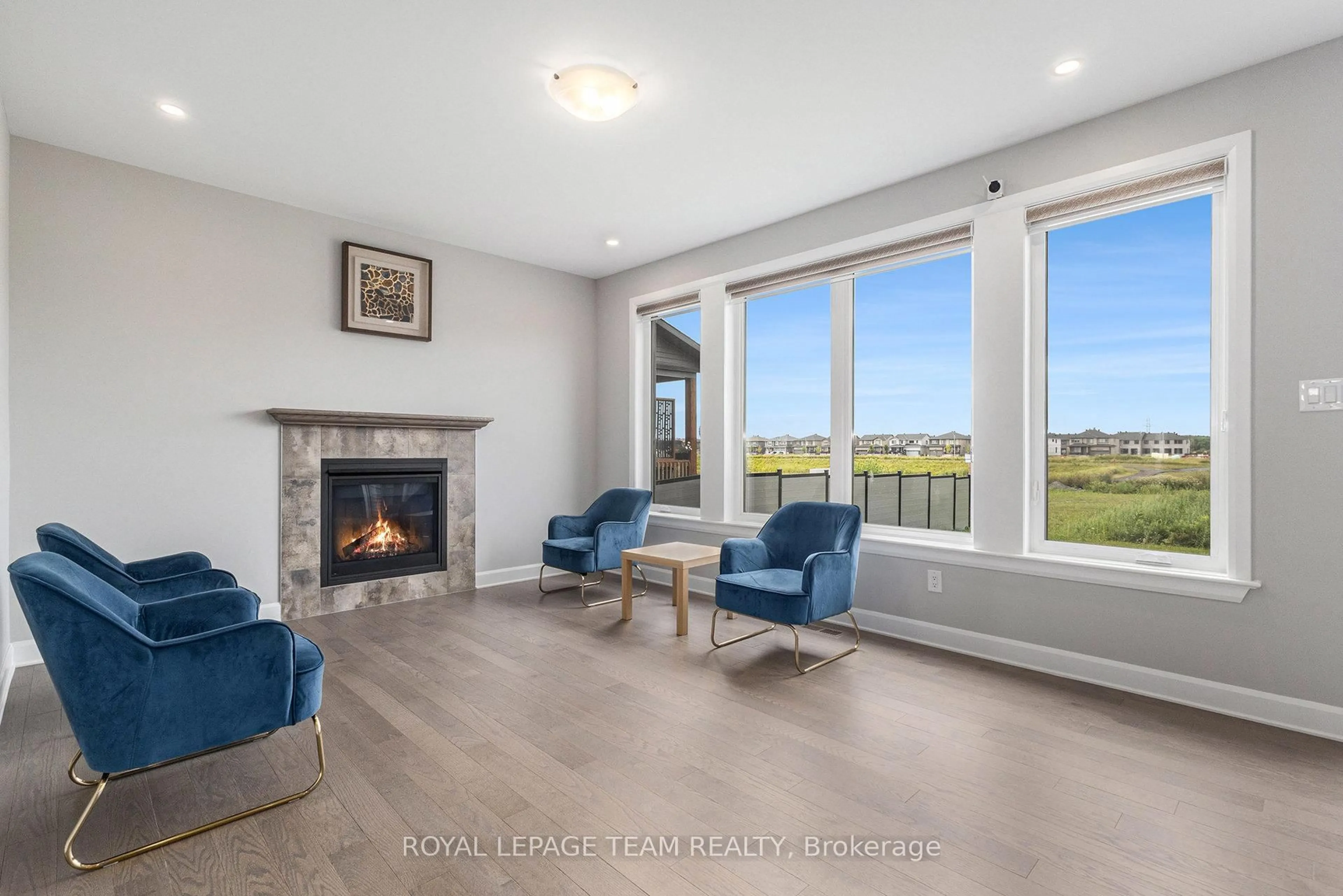 Living room with furniture, unknown for 659 Parkview Terr, Russell Ontario K4R 0C7