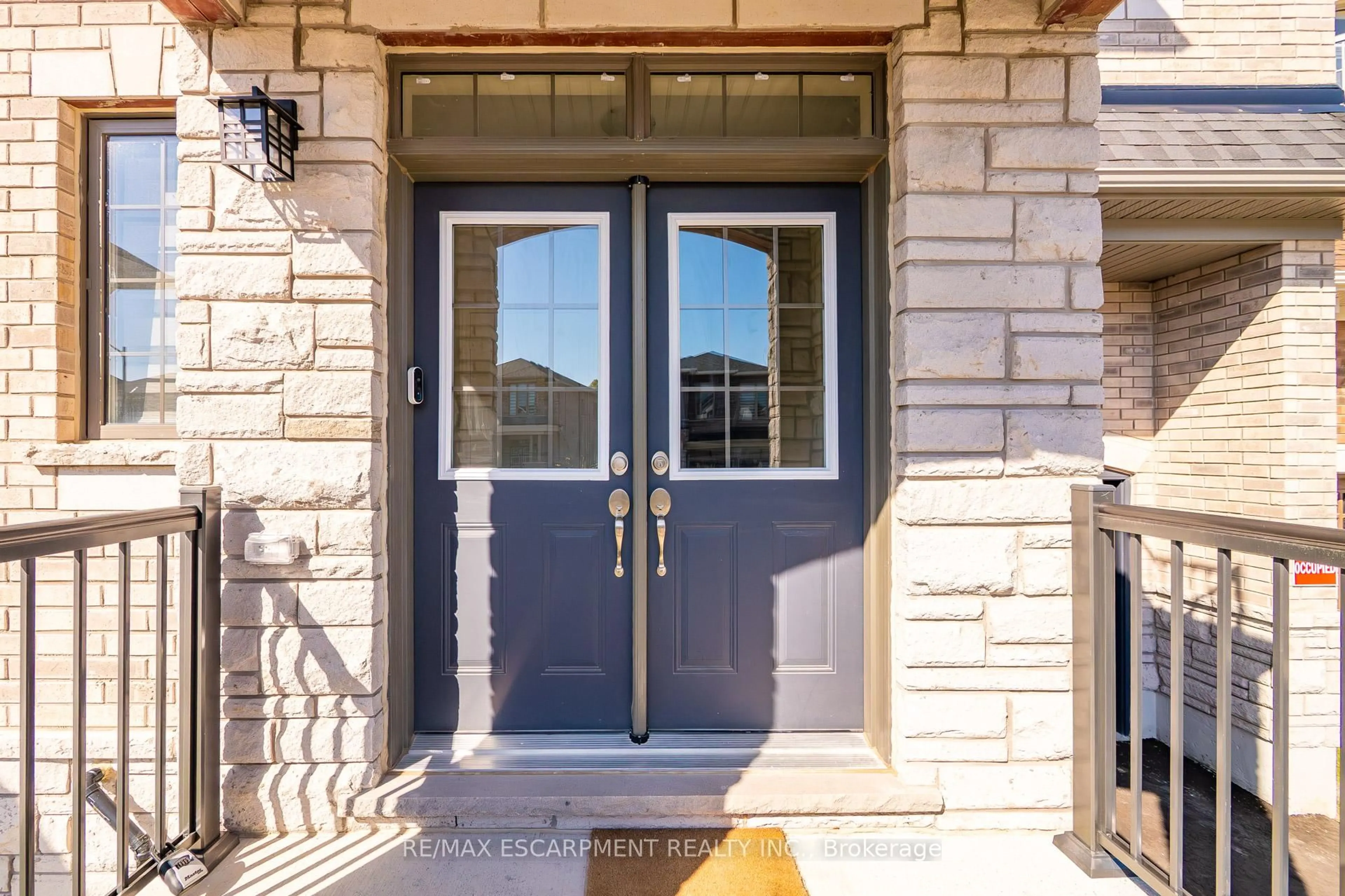 Indoor entryway for 47 Bloomfield Cres, Cambridge Ontario N1T 0G2