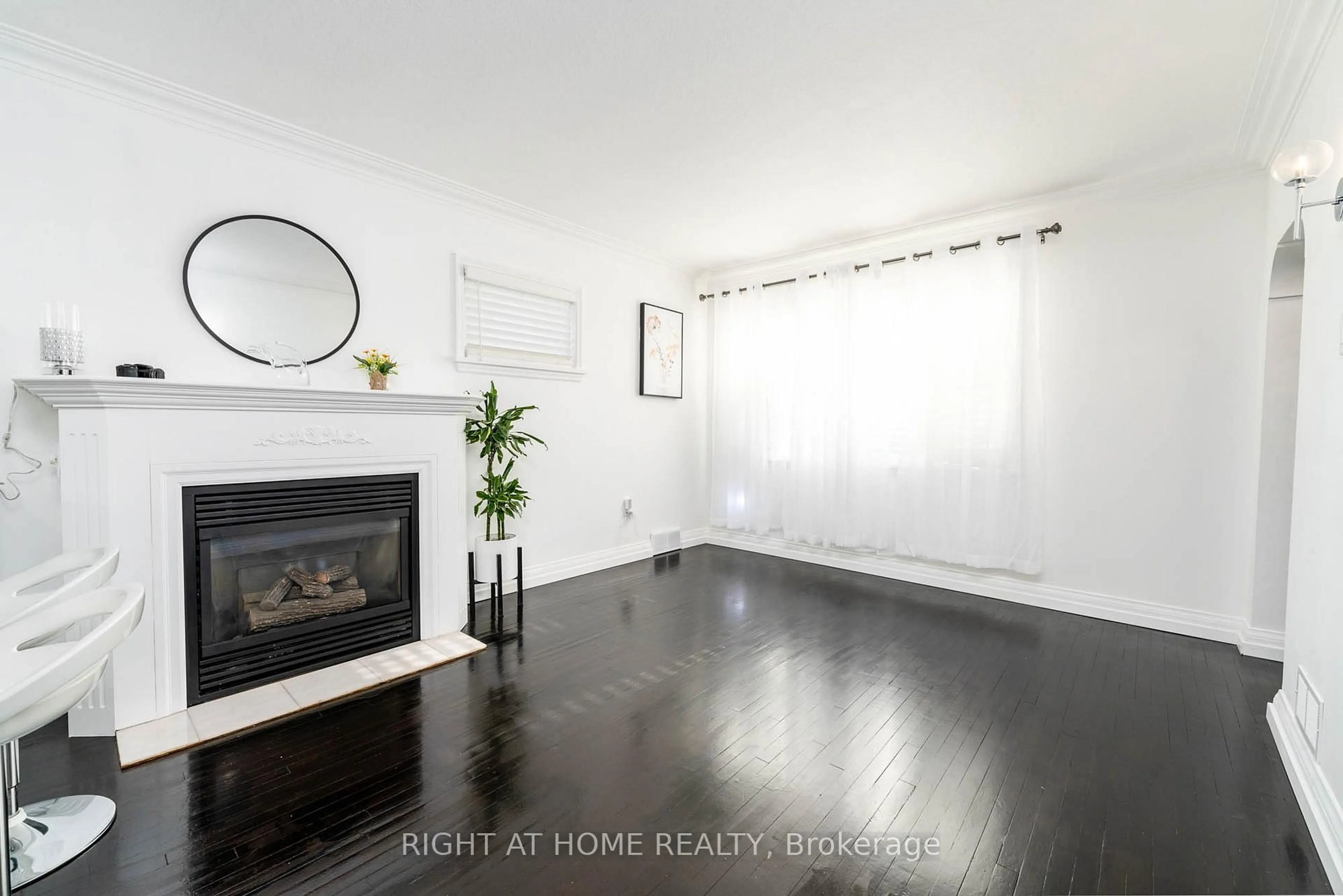A pic of a room for 105 Glenridge Ave, St. Catharines Ontario L2R 4X5