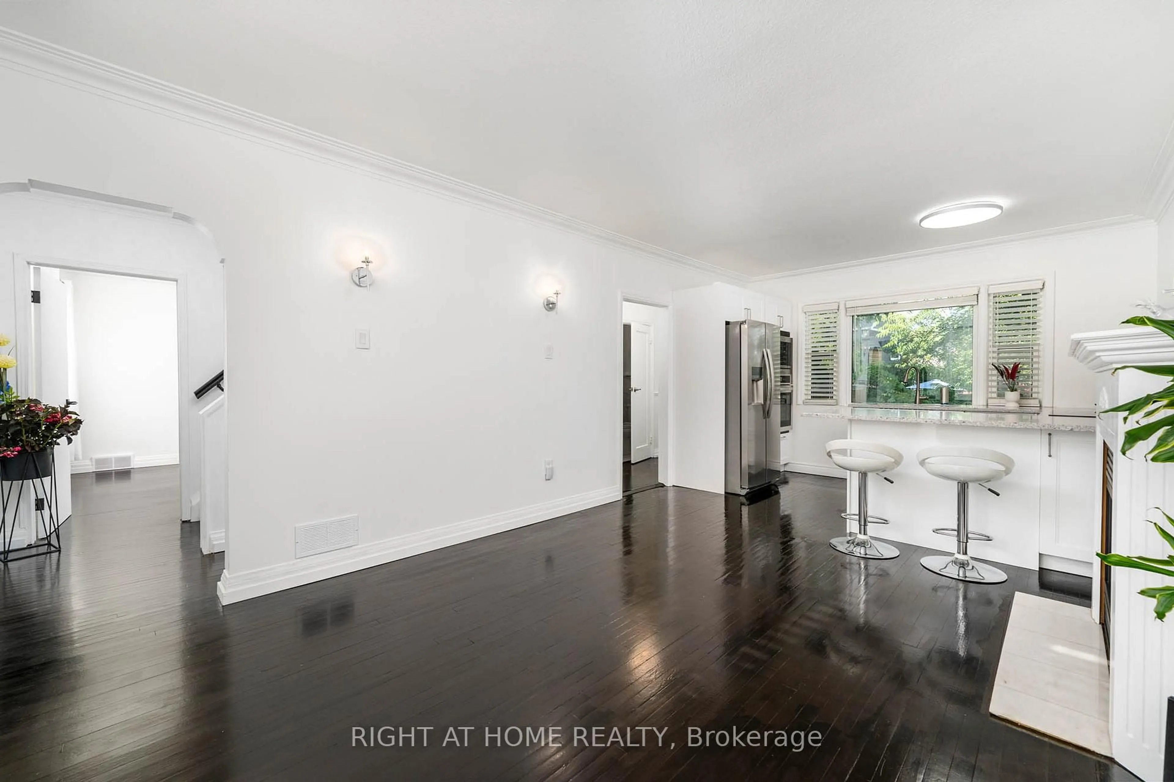 A pic of a room for 105 Glenridge Ave, St. Catharines Ontario L2R 4X5