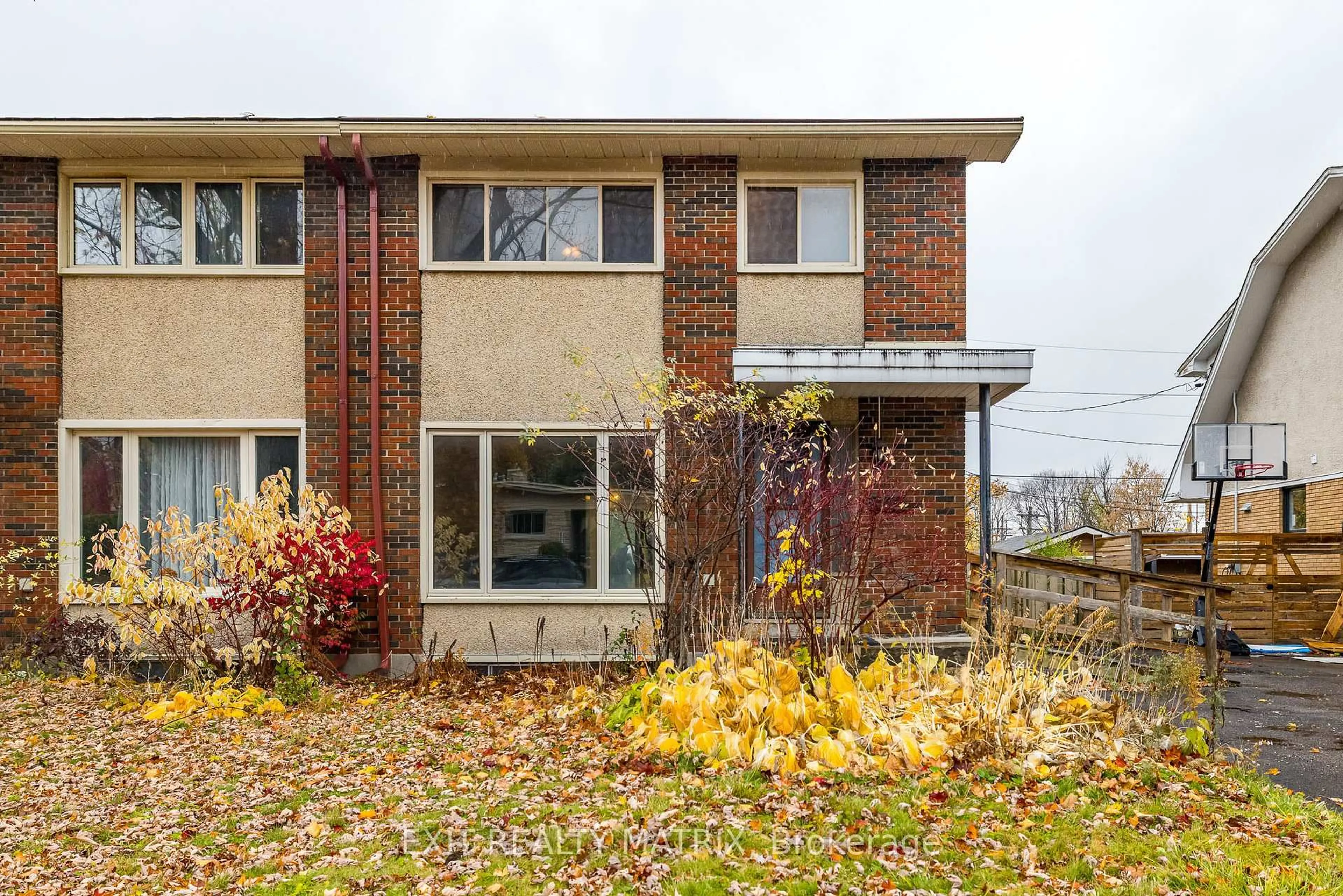 Home with brick exterior material, unknown for 426 Apple Tree Lane, Ottawa Ontario K1K 2R6