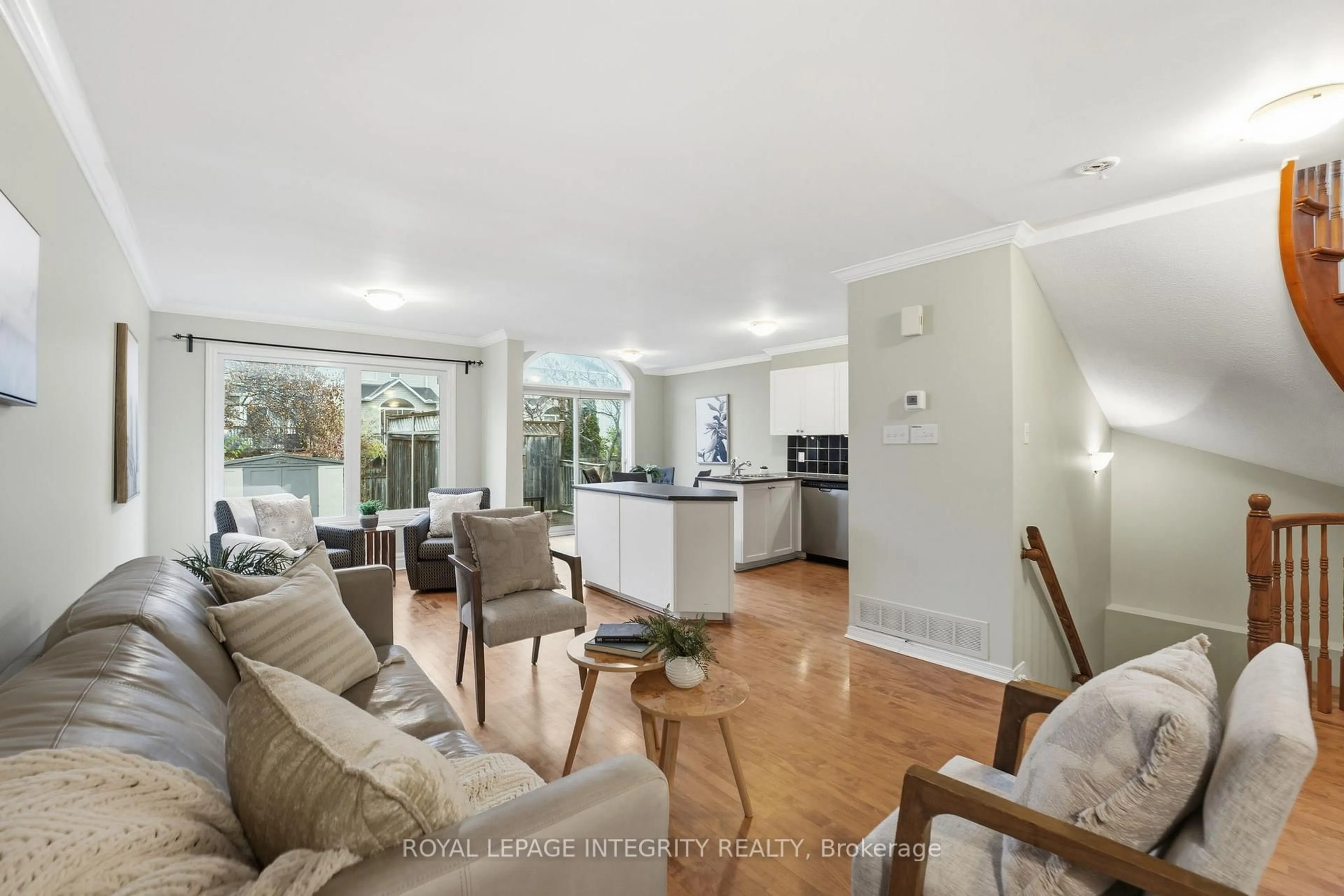 Open concept kitchen, unknown for 27 Flowertree Cres, Kanata Ontario K2M 2R8