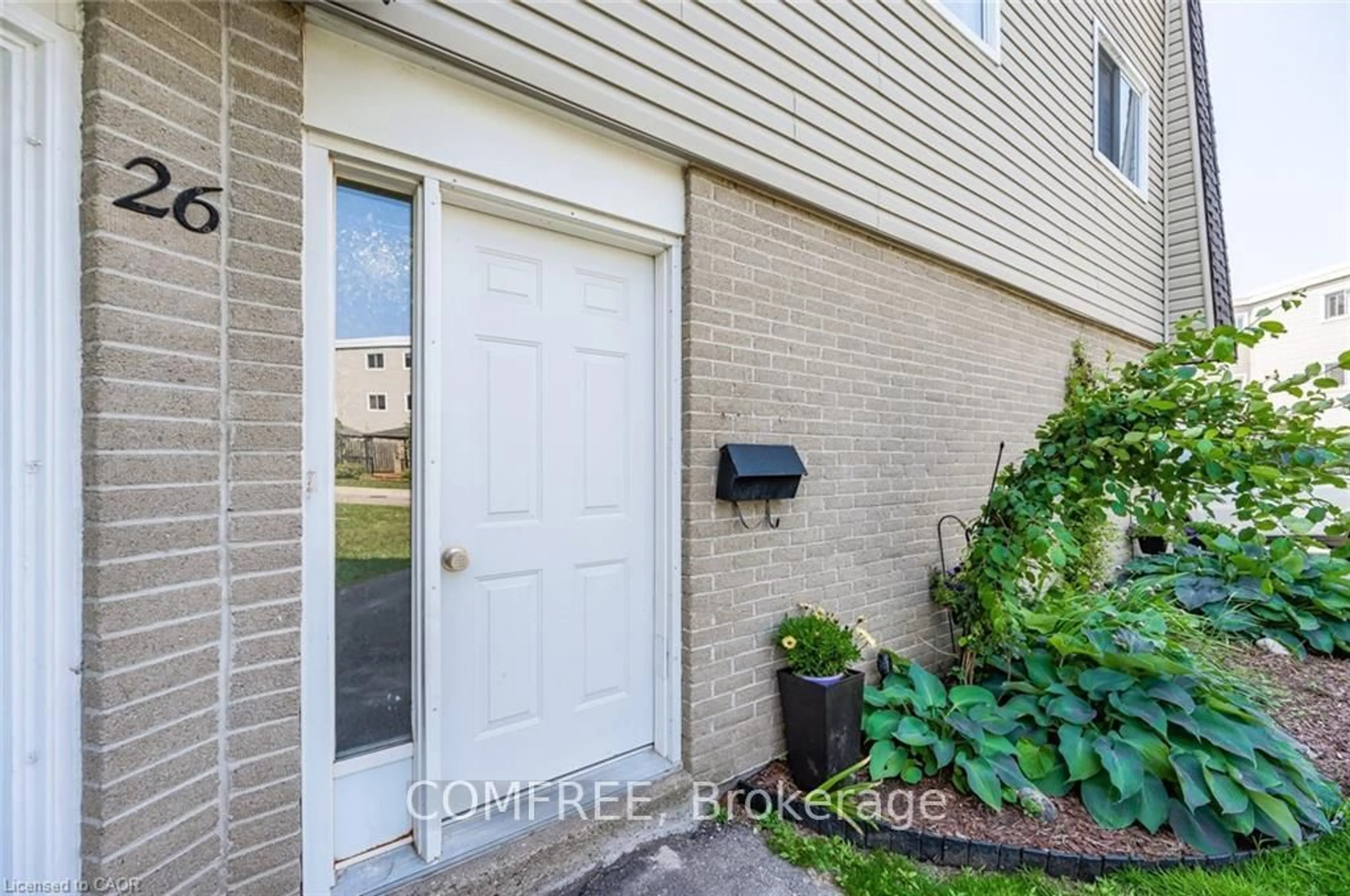 Indoor entryway for 60 Elmsdale Dr #26, Kitchener Ontario N2E 2G4