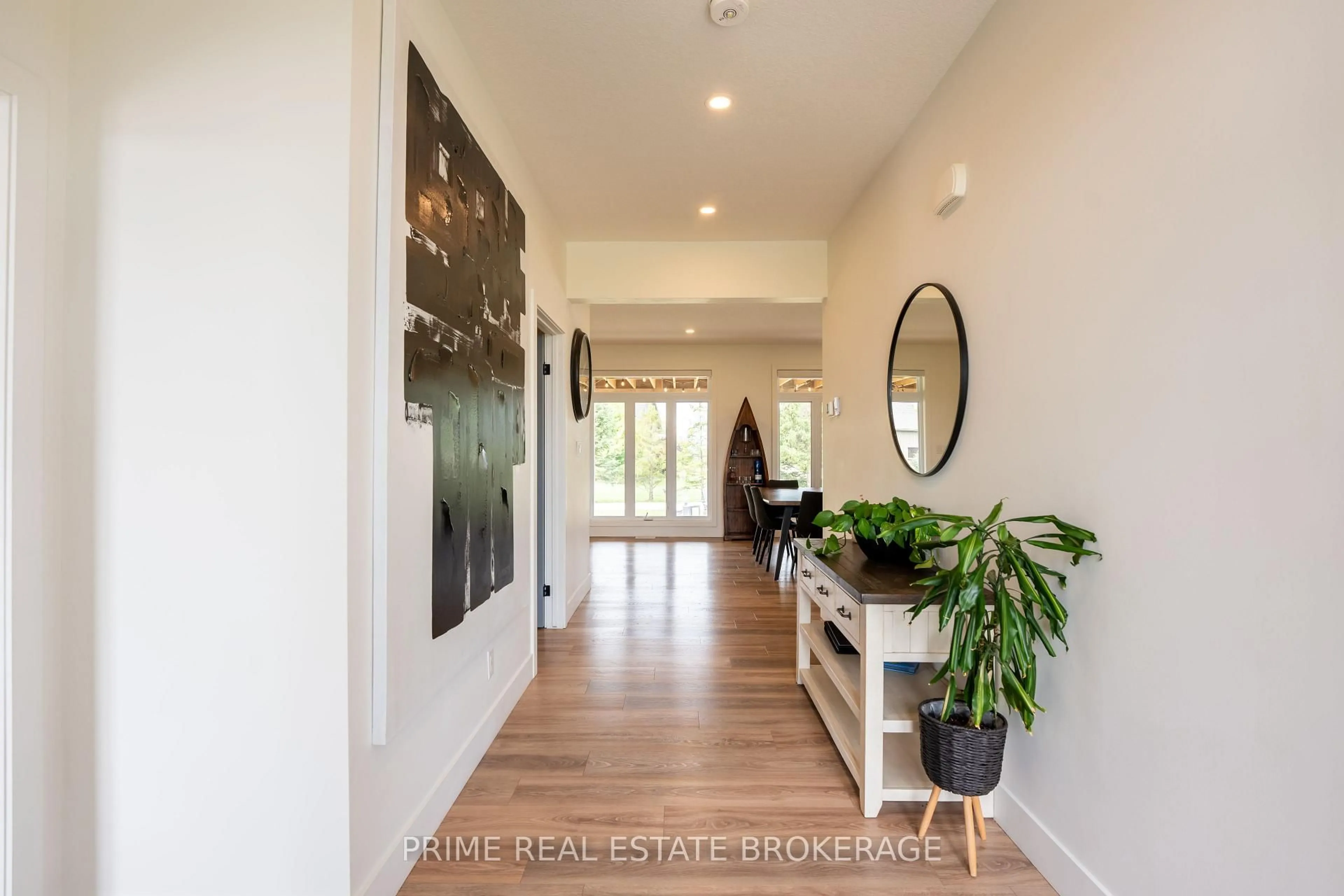 Indoor entryway for 33977 Kildeer Dr, Bluewater Ontario N0M 1N0