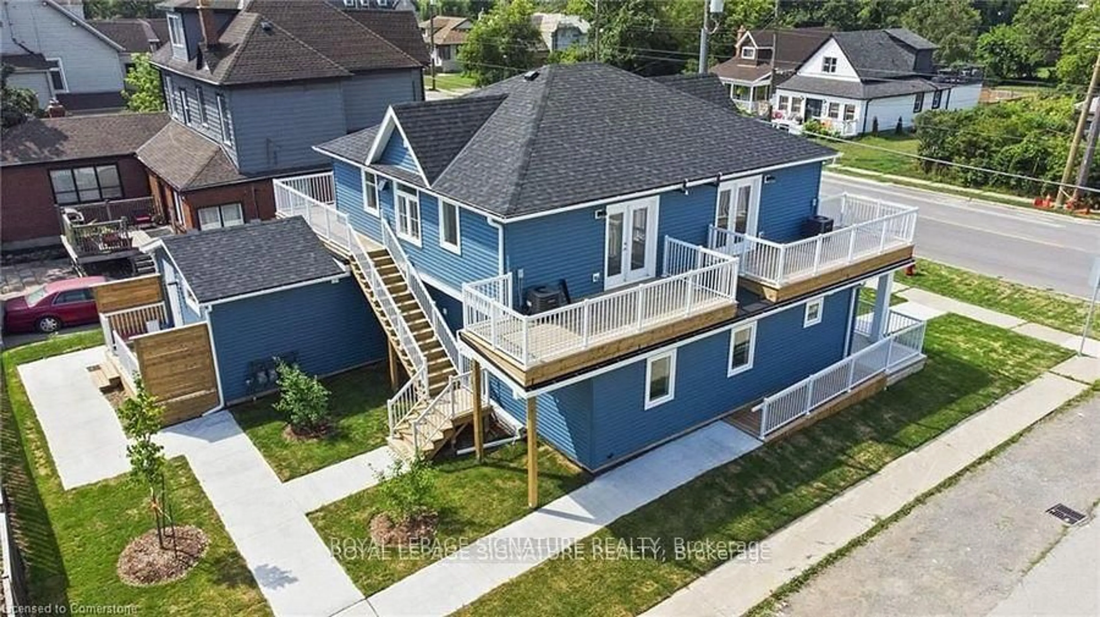 A pic from outside/outdoor area/front of a property/back of a property/a pic from drone, unknown for 777 Beach Blvd, Hamilton Ontario L8H 6Y5