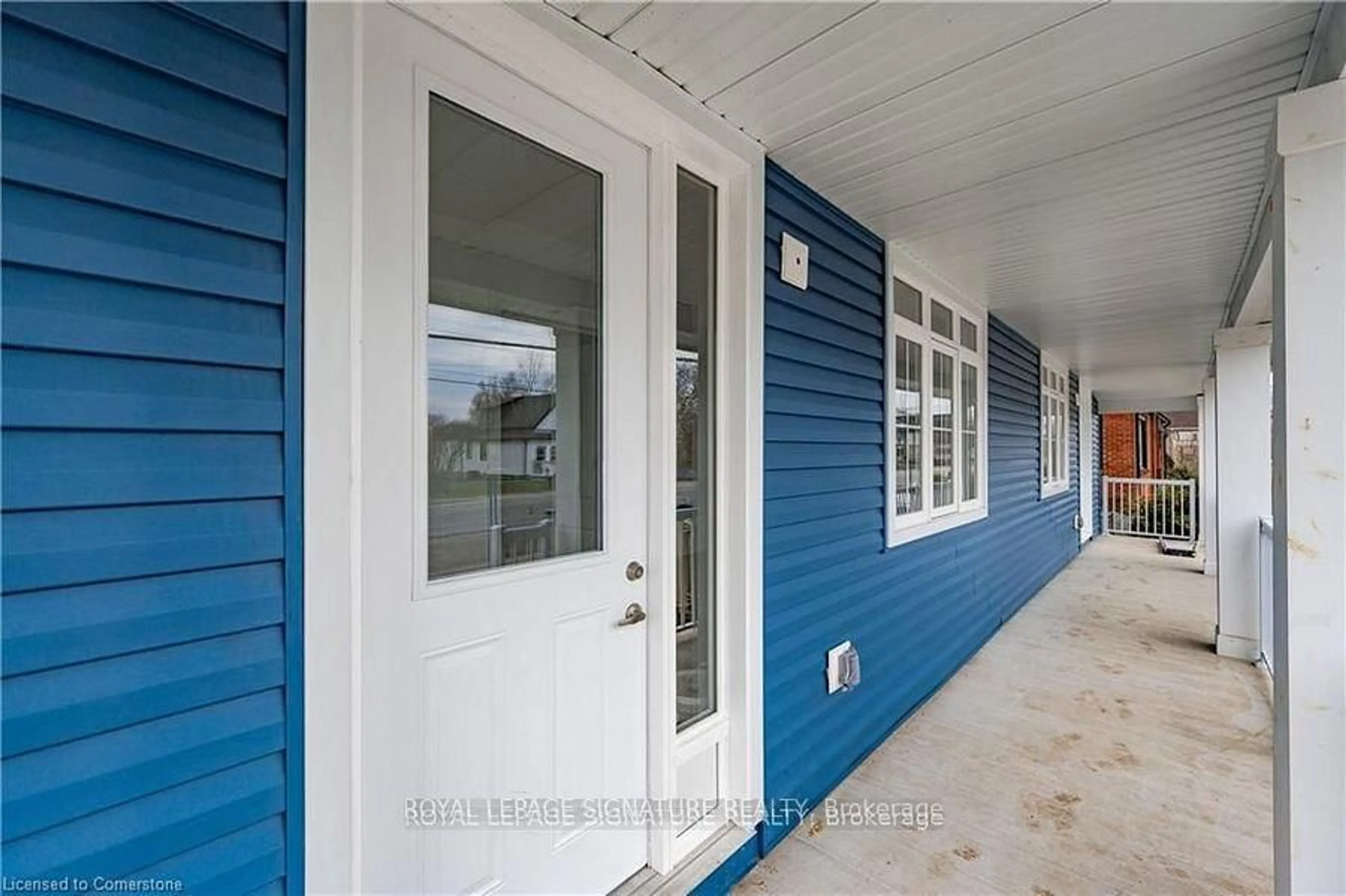 Indoor entryway for 777 Beach Blvd, Hamilton Ontario L8H 6Y5