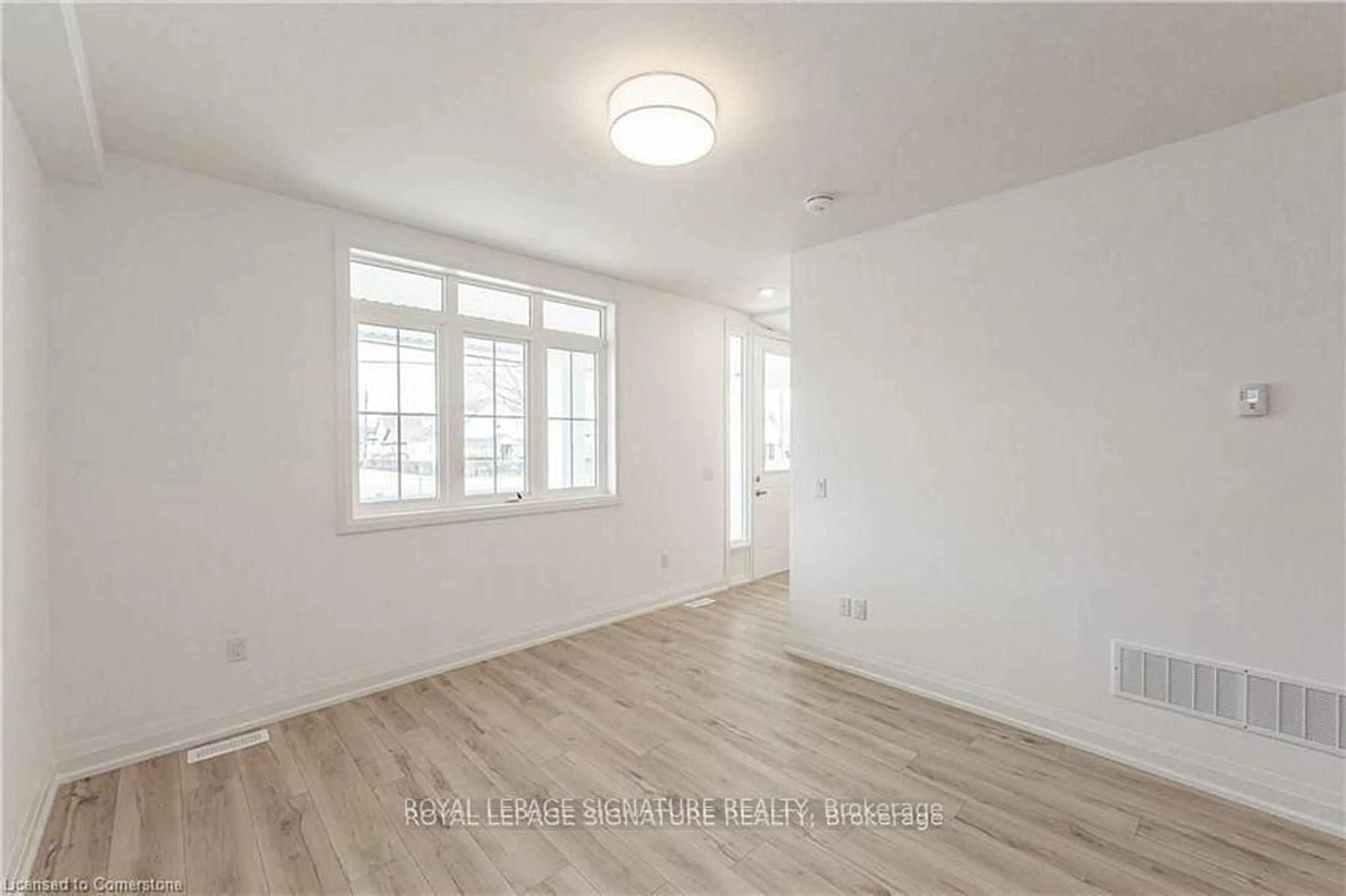 A pic of a room for 777 Beach Blvd, Hamilton Ontario L8H 6Y5