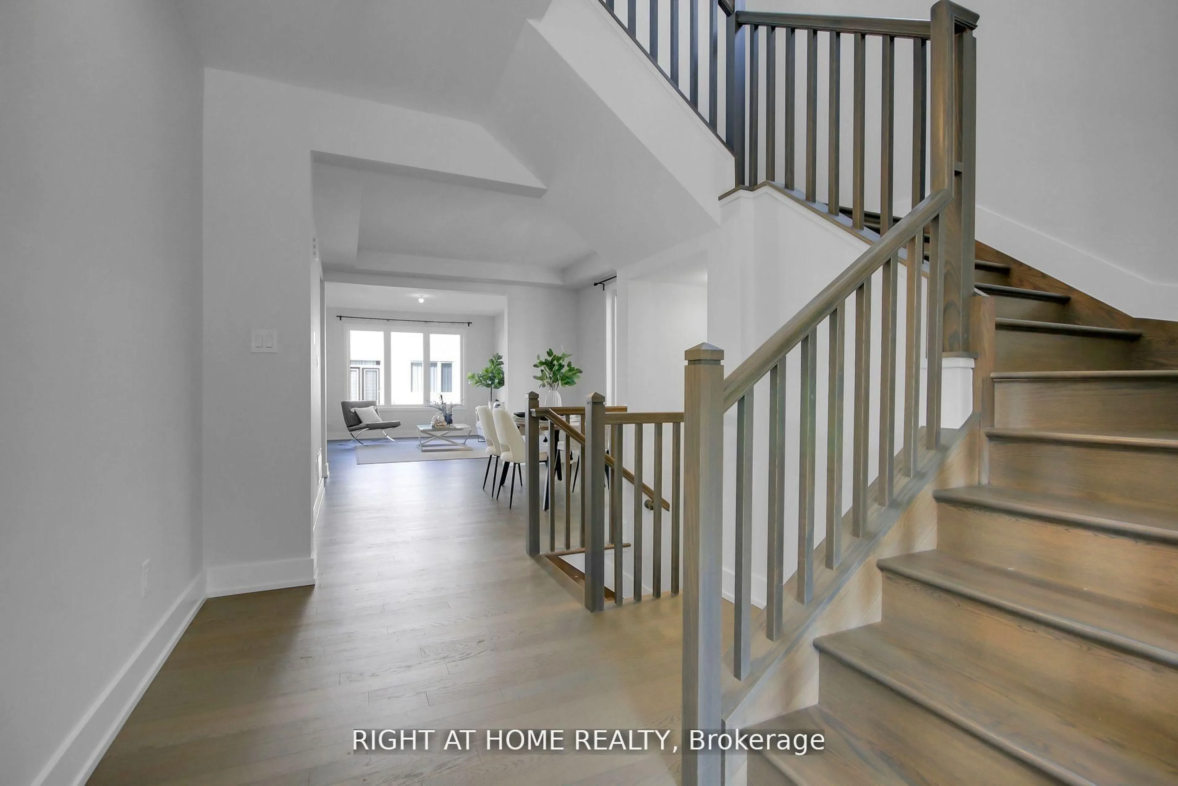 Indoor entryway for 831 Derreen Ave, Stittsville Ontario K2S 3A7